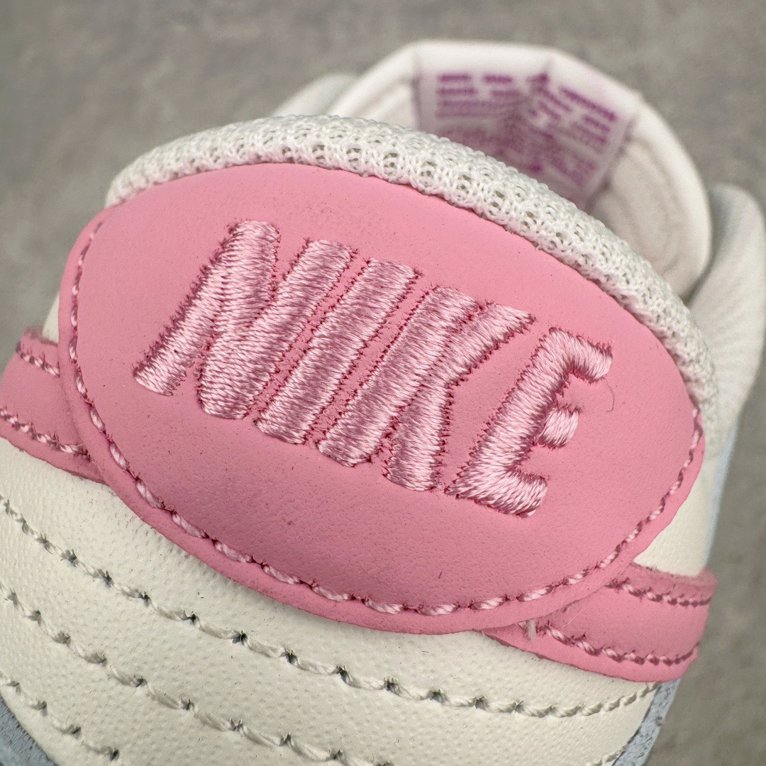 图片[10]-＃YC纯原福利 NK Dunk Low 樱花校园 粉蓝 FD9922-151 定制系列天花板 无原鞋不开发 全系列得物原鞋一比一校对开发 配色持续更新中 终端对接 优势输出 全套原厂楦头原纸板数据档案倾力打造 原汁原味莞产 极致还原 圈内最强针车工艺 高端零售指定版 广东原厂配套原盒原标 鞋盒分三个尺码段 原厂冲刀 超高清洁度 全鞋零毛边皮料切割 采用原厂百宏鞋带以及原厂百宏织唛舌标 内标可供原厂几率过验 进口原装条纹中底布 四线拉帮白色点胶 原厂拉帮手法遵循公司 原厂电绣 极致还原 尺码：35.5 36 36.5 37.5 38 38.5 39 40 40.5 41 42-选品中心