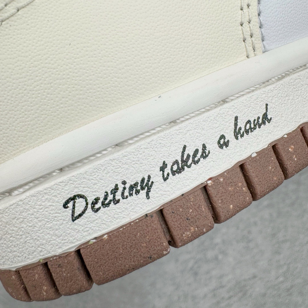 图片[16]-＃YC纯原福利 NK Dunk Low 生打椰椰 DD1873-103 定制系列天花板 无原鞋不开发 全系列得物原鞋一比一校对开发 配色持续更新中 终端对接 优势输出 全套原厂楦头原纸板数据档案倾力打造 原汁原味莞产 极致还原 圈内最强针车工艺 高端零售指定版 广东原厂配套原盒原标 鞋盒分三个尺码段 原厂冲刀 超高清洁度 全鞋零毛边皮料切割 采用原厂百宏鞋带以及原厂百宏织唛舌标 内标可供原厂几率过验 进口原装条纹中底布 四线拉帮白色点胶 原厂拉帮手法遵循公司 原厂电绣 极致还原 尺码：35.5 36 36.5 37.5 38 38.5 39 40 40.5 41 42 42.5 43 44 44.5 45 46 47.5-选品中心