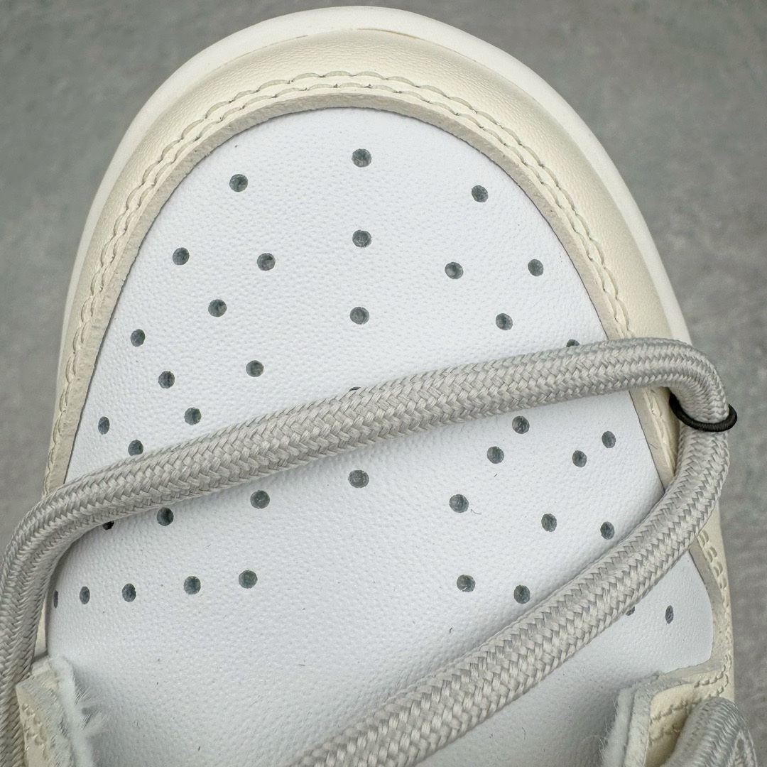 图片[13]-＃YC纯原福利 NK Dunk Low 生打椰椰 DD1873-103 定制系列天花板 无原鞋不开发 全系列得物原鞋一比一校对开发 配色持续更新中 终端对接 优势输出 全套原厂楦头原纸板数据档案倾力打造 原汁原味莞产 极致还原 圈内最强针车工艺 高端零售指定版 广东原厂配套原盒原标 鞋盒分三个尺码段 原厂冲刀 超高清洁度 全鞋零毛边皮料切割 采用原厂百宏鞋带以及原厂百宏织唛舌标 内标可供原厂几率过验 进口原装条纹中底布 四线拉帮白色点胶 原厂拉帮手法遵循公司 原厂电绣 极致还原 尺码：35.5 36 36.5 37.5 38 38.5 39 40 40.5 41 42 42.5 43 44 44.5 45 46 47.5-选品中心