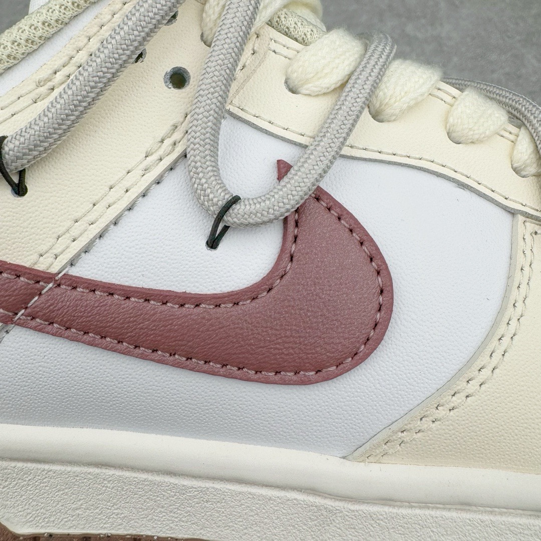 图片[17]-＃YC纯原福利 NK Dunk Low 生打椰椰 DD1873-103 定制系列天花板 无原鞋不开发 全系列得物原鞋一比一校对开发 配色持续更新中 终端对接 优势输出 全套原厂楦头原纸板数据档案倾力打造 原汁原味莞产 极致还原 圈内最强针车工艺 高端零售指定版 广东原厂配套原盒原标 鞋盒分三个尺码段 原厂冲刀 超高清洁度 全鞋零毛边皮料切割 采用原厂百宏鞋带以及原厂百宏织唛舌标 内标可供原厂几率过验 进口原装条纹中底布 四线拉帮白色点胶 原厂拉帮手法遵循公司 原厂电绣 极致还原 尺码：35.5 36 36.5 37.5 38 38.5 39 40 40.5 41 42 42.5 43 44 44.5 45 46 47.5-选品中心