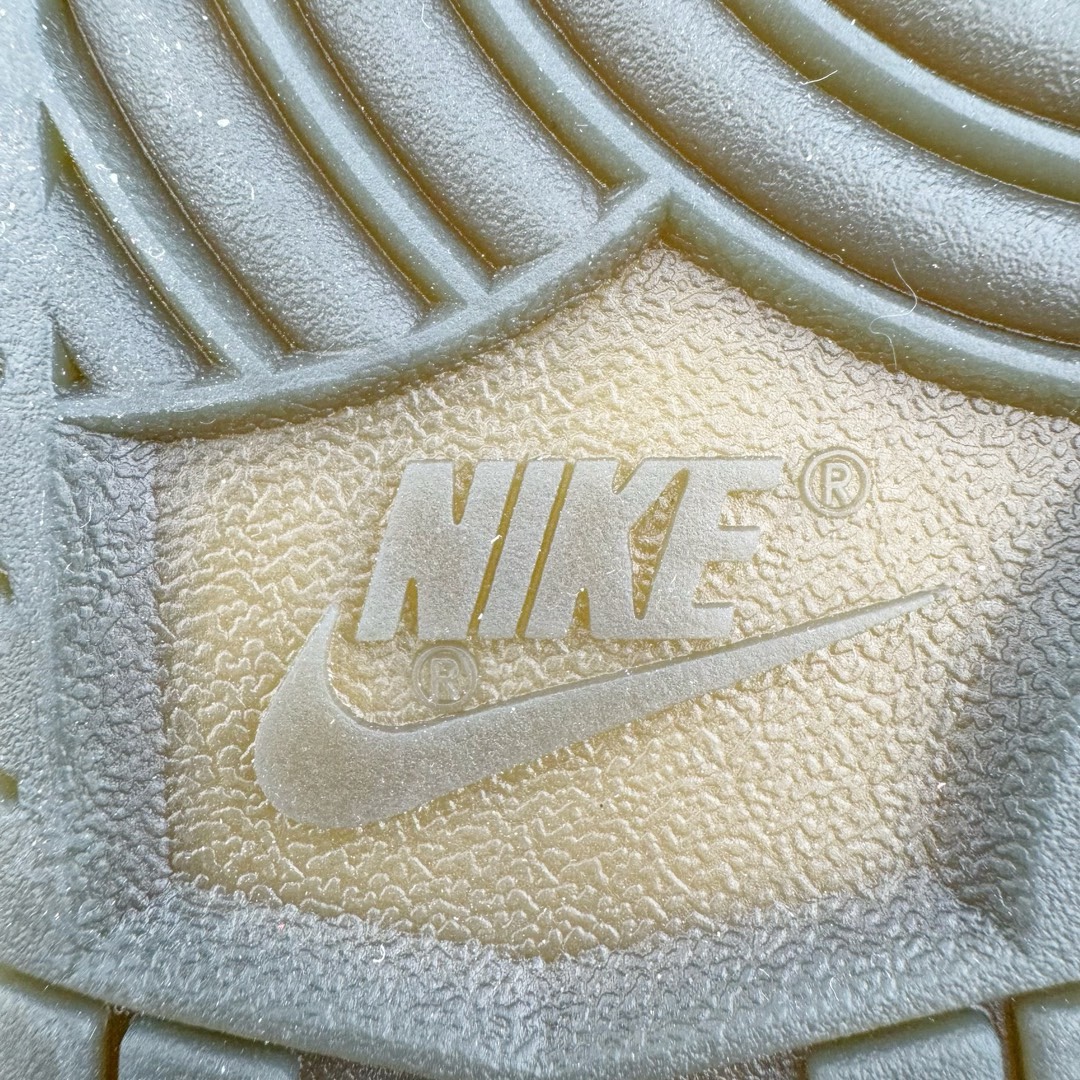 图片[18]-＃YC纯原福利 NK Dunk Low 花期信使 DD1503-117 定制系列天花板 无原鞋不开发 全系列得物原鞋一比一校对开发 配色持续更新中 终端对接 优势输出 全套原厂楦头原纸板数据档案倾力打造 原汁原味莞产 极致还原 圈内最强针车工艺 高端零售指定版 广东原厂配套原盒原标 鞋盒分三个尺码段 原厂冲刀 超高清洁度 全鞋零毛边皮料切割 采用原厂百宏鞋带以及原厂百宏织唛舌标 内标可供原厂几率过验 进口原装条纹中底布 四线拉帮白色点胶 原厂拉帮手法遵循公司 原厂电绣 极致还原 尺码：35.5 36 36.5 37.5 38 38.5 39 40 40.5 41 42 42.5 43 44 44.5 45 46 47.5-选品中心