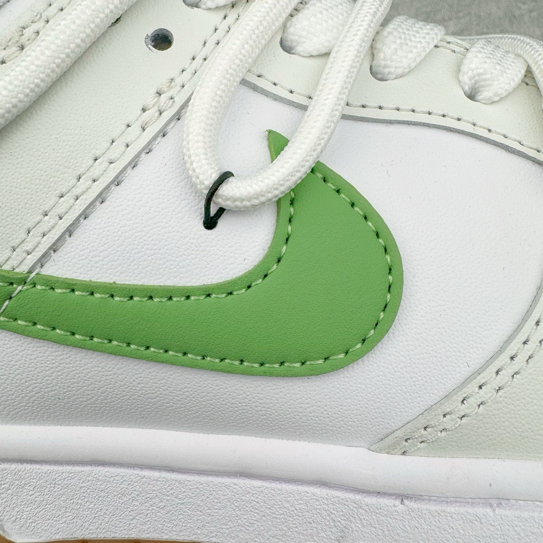 图片[14]-＃YC纯原福利 NK Dunk Low 青提山茶 白绿 FD9922-151 定制系列天花板 无原鞋不开发 全系列得物原鞋一比一校对开发 配色持续更新中 终端对接 优势输出 全套原厂楦头原纸板数据档案倾力打造 原汁原味莞产 极致还原 圈内最强针车工艺 高端零售指定版 广东原厂配套原盒原标 鞋盒分三个尺码段 原厂冲刀 超高清洁度 全鞋零毛边皮料切割 采用原厂百宏鞋带以及原厂百宏织唛舌标 内标可供原厂几率过验 进口原装条纹中底布 四线拉帮白色点胶 原厂拉帮手法遵循公司 原厂电绣 极致还原 尺码：35.5 36 36.5 37.5 38 38.5 39 40 40.5 41 42 42.5 43 44 44.5 45 46 47.5-选品中心