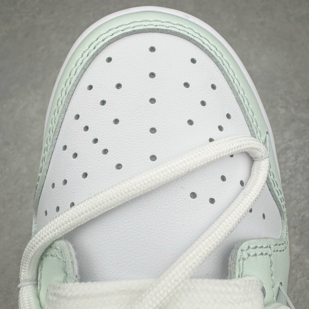 图片[13]-＃YC纯原福利 NK Dunk Low 气泡海盐 FD9922-151 定制系列天花板 无原鞋不开发 全系列得物原鞋一比一校对开发 配色持续更新中 终端对接 优势输出 全套原厂楦头原纸板数据档案倾力打造 原汁原味莞产 极致还原 圈内最强针车工艺 高端零售指定版 广东原厂配套原盒原标 鞋盒分三个尺码段 原厂冲刀 超高清洁度 全鞋零毛边皮料切割 采用原厂百宏鞋带以及原厂百宏织唛舌标 内标可供原厂几率过验 进口原装条纹中底布 四线拉帮白色点胶 原厂拉帮手法遵循公司 原厂电绣 极致还原 尺码：35.5 36 36.5 37.5 38 38.5 39 40 40.5 41 42 42.5 43 44 44.5 45 46 47.5-选品中心