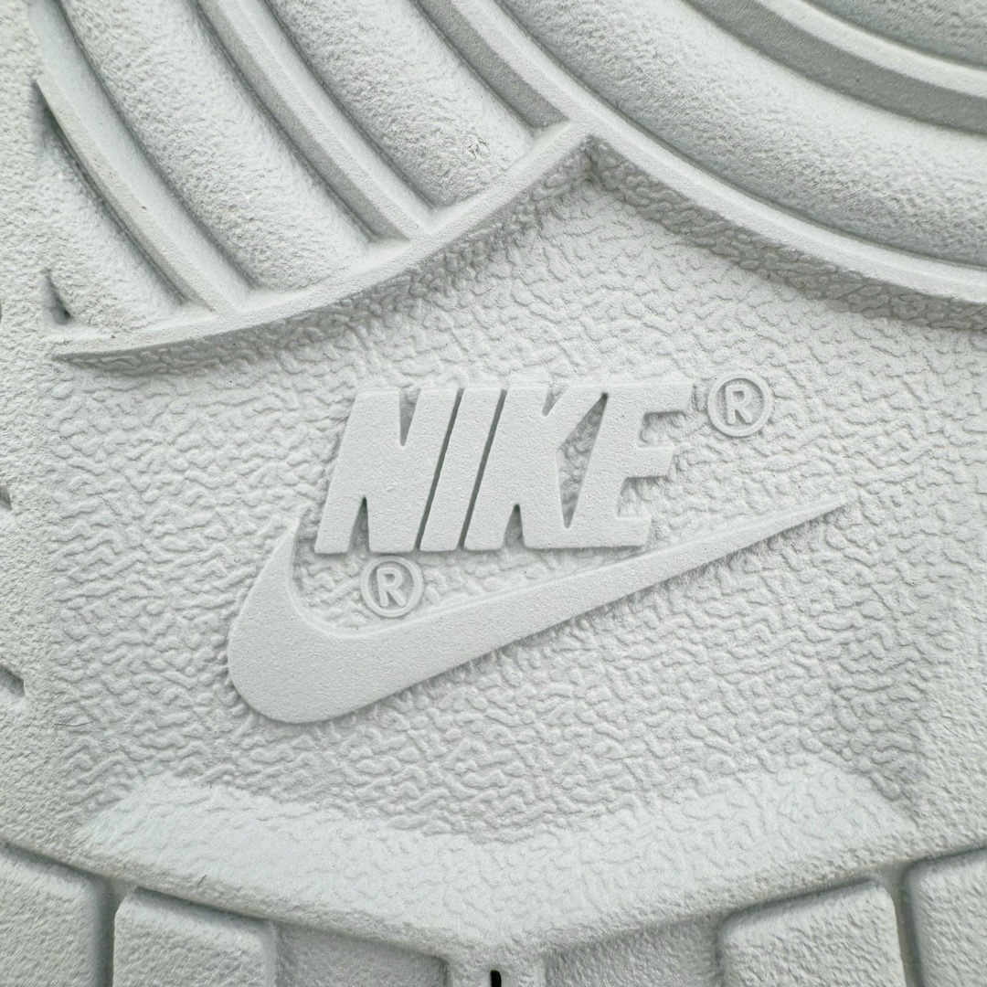 图片[19]-＃YC纯原福利 NK Dunk Low 轻银芭蕾 白银 DH9765-102 定制系列天花板 无原鞋不开发 全系列得物原鞋一比一校对开发 配色持续更新中 终端对接 优势输出 全套原厂楦头原纸板数据档案倾力打造 原汁原味莞产 极致还原 圈内最强针车工艺 高端零售指定版 广东原厂配套原盒原标 鞋盒分三个尺码段 原厂冲刀 超高清洁度 全鞋零毛边皮料切割 采用原厂百宏鞋带以及原厂百宏织唛舌标 内标可供原厂几率过验 进口原装条纹中底布 四线拉帮白色点胶 原厂拉帮手法遵循公司 原厂电绣 极致还原 尺码：35.5 36 36.5 37.5 38 38.5 39 40 40.5 41 42 42.5 43 44 44.5 45 46 47.5-选品中心