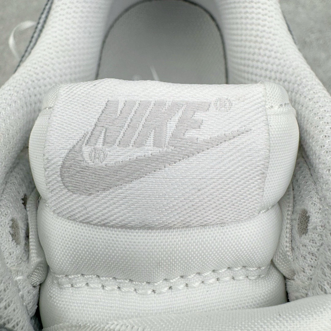 图片[14]-＃YC纯原福利 NK Dunk Low 轻银芭蕾 白银 DH9765-102 定制系列天花板 无原鞋不开发 全系列得物原鞋一比一校对开发 配色持续更新中 终端对接 优势输出 全套原厂楦头原纸板数据档案倾力打造 原汁原味莞产 极致还原 圈内最强针车工艺 高端零售指定版 广东原厂配套原盒原标 鞋盒分三个尺码段 原厂冲刀 超高清洁度 全鞋零毛边皮料切割 采用原厂百宏鞋带以及原厂百宏织唛舌标 内标可供原厂几率过验 进口原装条纹中底布 四线拉帮白色点胶 原厂拉帮手法遵循公司 原厂电绣 极致还原 尺码：35.5 36 36.5 37.5 38 38.5 39 40 40.5 41 42 42.5 43 44 44.5 45 46 47.5-选品中心