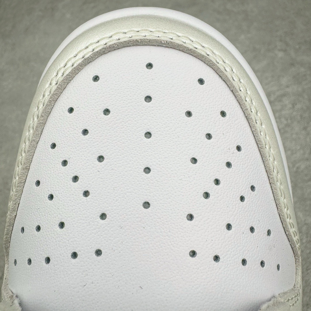 图片[15]-＃YC纯原福利 NK Dunk Low 轻银芭蕾 白银 DH9765-102 定制系列天花板 无原鞋不开发 全系列得物原鞋一比一校对开发 配色持续更新中 终端对接 优势输出 全套原厂楦头原纸板数据档案倾力打造 原汁原味莞产 极致还原 圈内最强针车工艺 高端零售指定版 广东原厂配套原盒原标 鞋盒分三个尺码段 原厂冲刀 超高清洁度 全鞋零毛边皮料切割 采用原厂百宏鞋带以及原厂百宏织唛舌标 内标可供原厂几率过验 进口原装条纹中底布 四线拉帮白色点胶 原厂拉帮手法遵循公司 原厂电绣 极致还原 尺码：35.5 36 36.5 37.5 38 38.5 39 40 40.5 41 42 42.5 43 44 44.5 45 46 47.5-选品中心