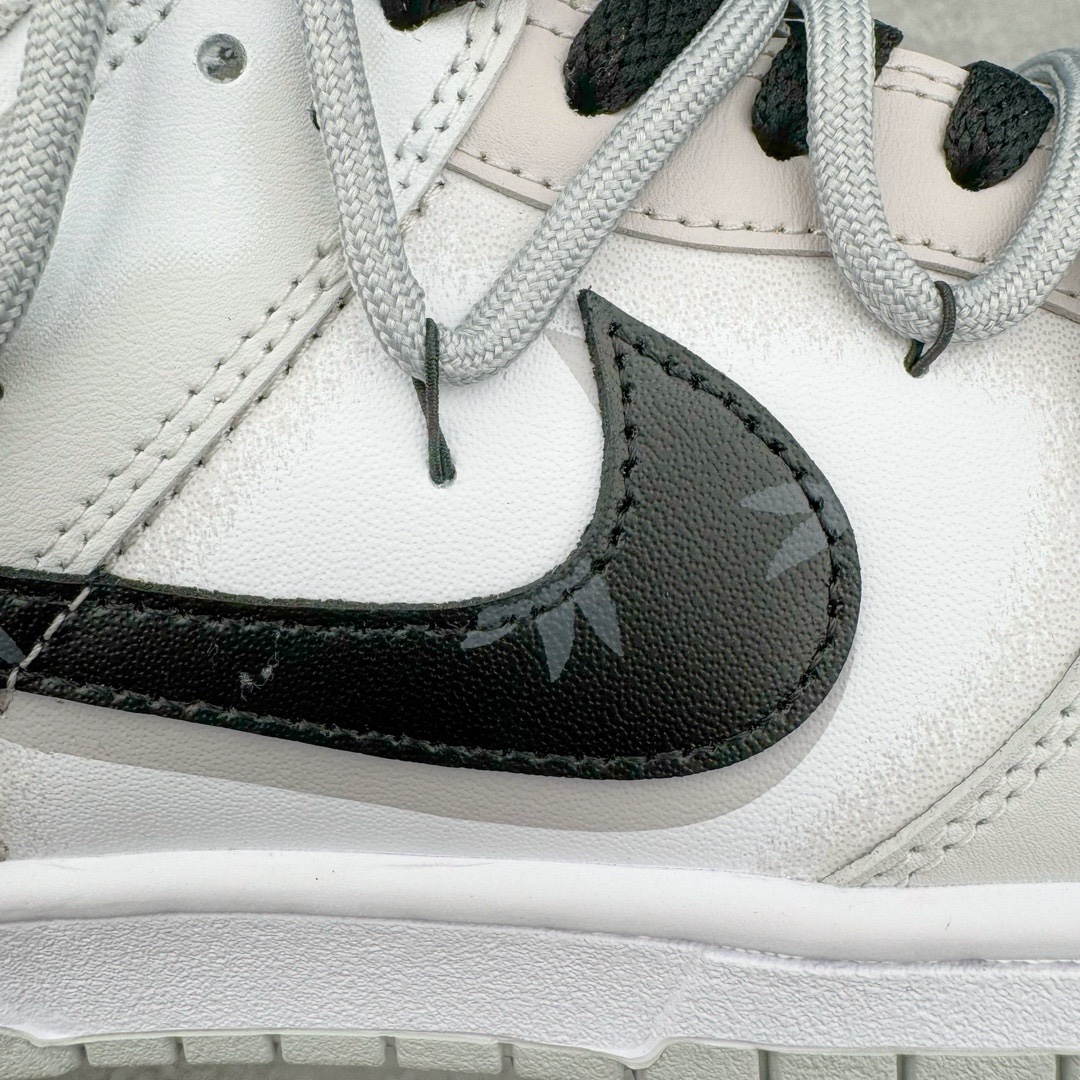 图片[10]-＃YC纯原福利 NK Dunk Low 国风文竹 DV0831-101 定制系列天花板 无原鞋不开发 全系列得物原鞋一比一校对开发 配色持续更新中 终端对接 优势输出 全套原厂楦头原纸板数据档案倾力打造 原汁原味莞产 极致还原 圈内最强针车工艺 高端零售指定版 广东原厂配套原盒原标 鞋盒分三个尺码段 原厂冲刀 超高清洁度 全鞋零毛边皮料切割 采用原厂百宏鞋带以及原厂百宏织唛舌标 内标可供原厂几率过验 进口原装条纹中底布 四线拉帮白色点胶 原厂拉帮手法遵循公司 原厂电绣 极致还原 尺码：35.5 36 36.5 37.5 38 38.5 39 40 40.5 41 42 42.5 43 44 44.5 45 46 47.5-选品中心