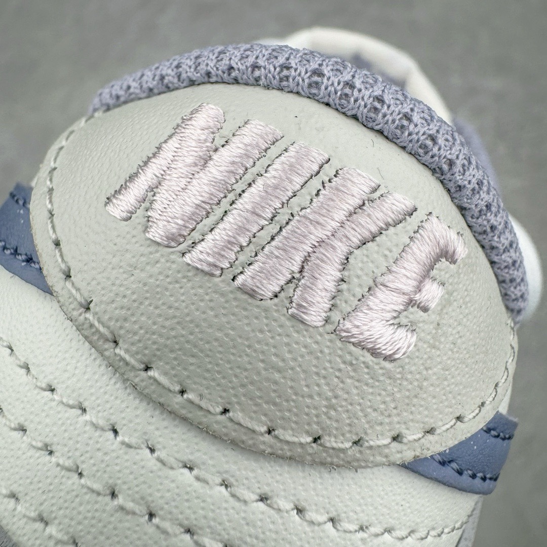 图片[12]-＃YC纯原福利 NK Dunk Low 解构 魅紫韵味 薰衣草白紫 DD1503-500 定制系列天花板 无原鞋不开发 全系列得物原鞋一比一校对开发 配色持续更新中 终端对接 优势输出 全套原厂楦头原纸板数据档案倾力打造 原汁原味莞产 极致还原 圈内最强针车工艺 高端零售指定版 广东原厂配套原盒原标 鞋盒分三个尺码段 原厂冲刀 超高清洁度 全鞋零毛边皮料切割 采用原厂百宏鞋带以及原厂百宏织唛舌标 内标可供原厂几率过验 进口原装条纹中底布 四线拉帮白色点胶 原厂拉帮手法遵循公司 原厂电绣 极致还原 尺码：35.5 36 36.5 37.5 38 38.5 39 40-选品中心