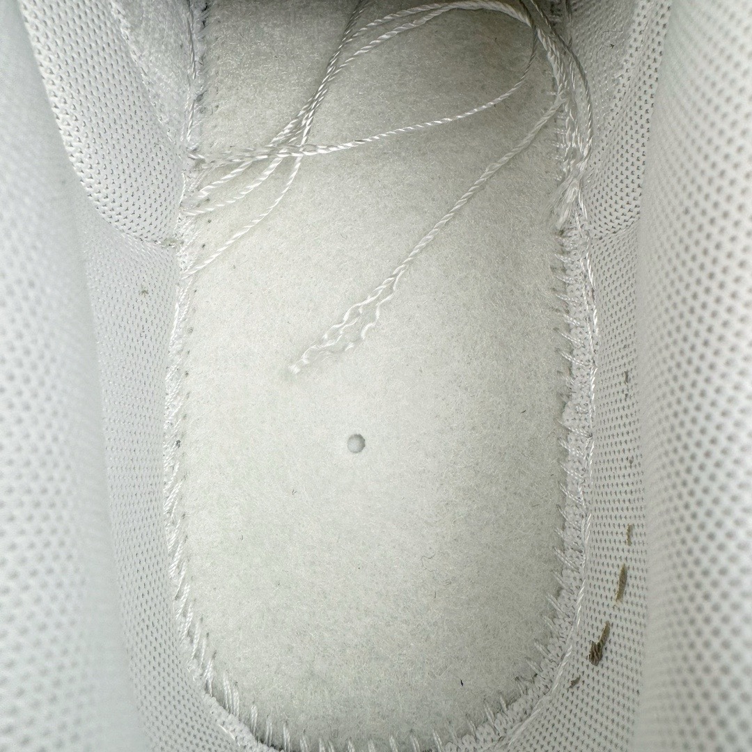 图片[17]-＃YC纯原福利 NK Dunk Low 龙年限定 玲珑银灰 DV0833-100 定制系列天花板 无原鞋不开发 全系列得物原鞋一比一校对开发 配色持续更新中 终端对接 优势输出 全套原厂楦头原纸板数据档案倾力打造 原汁原味莞产 极致还原 圈内最强针车工艺 高端零售指定版 广东原厂配套原盒原标 鞋盒分三个尺码段 原厂冲刀 超高清洁度 全鞋零毛边皮料切割 采用原厂百宏鞋带以及原厂百宏织唛舌标 内标可供原厂几率过验 进口原装条纹中底布 四线拉帮白色点胶 原厂拉帮手法遵循公司 原厂电绣 极致还原 尺码：35.5 36 36.5 37.5 38 38.5 39 40 40.5 41 42 42.5 43 44 44.5 45 46 47.5-选品中心