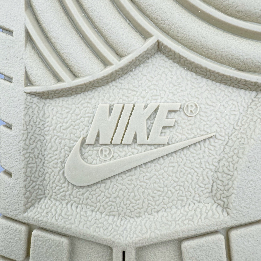 图片[16]-＃YC纯原福利 NK Dunk Low 龙年限定 玲珑银灰 DV0833-100 定制系列天花板 无原鞋不开发 全系列得物原鞋一比一校对开发 配色持续更新中 终端对接 优势输出 全套原厂楦头原纸板数据档案倾力打造 原汁原味莞产 极致还原 圈内最强针车工艺 高端零售指定版 广东原厂配套原盒原标 鞋盒分三个尺码段 原厂冲刀 超高清洁度 全鞋零毛边皮料切割 采用原厂百宏鞋带以及原厂百宏织唛舌标 内标可供原厂几率过验 进口原装条纹中底布 四线拉帮白色点胶 原厂拉帮手法遵循公司 原厂电绣 极致还原 尺码：35.5 36 36.5 37.5 38 38.5 39 40 40.5 41 42 42.5 43 44 44.5 45 46 47.5-选品中心