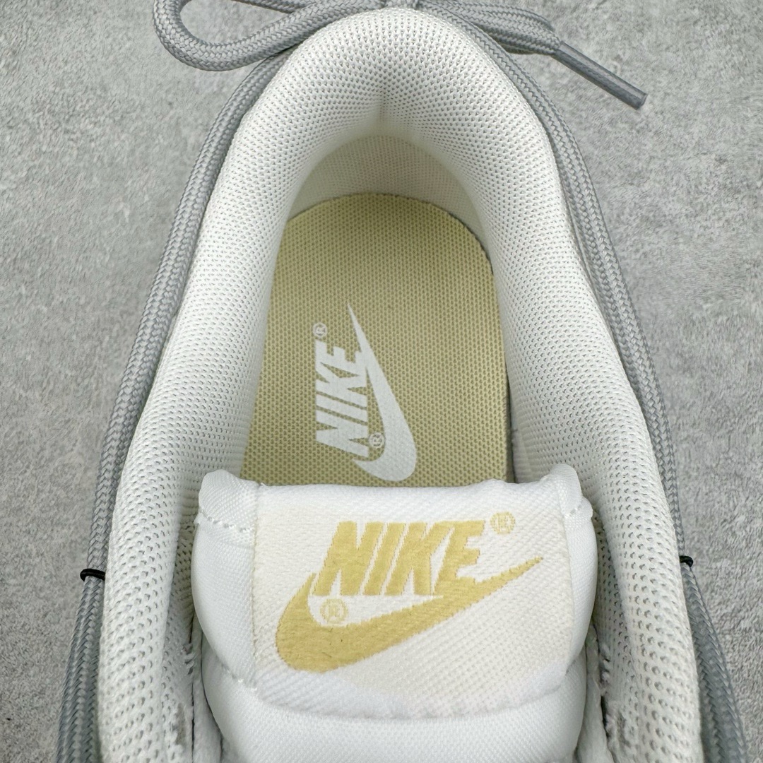 图片[13]-＃YC纯原福利 NK Dunk Low 龙年限定 玲珑银灰 DV0833-100 定制系列天花板 无原鞋不开发 全系列得物原鞋一比一校对开发 配色持续更新中 终端对接 优势输出 全套原厂楦头原纸板数据档案倾力打造 原汁原味莞产 极致还原 圈内最强针车工艺 高端零售指定版 广东原厂配套原盒原标 鞋盒分三个尺码段 原厂冲刀 超高清洁度 全鞋零毛边皮料切割 采用原厂百宏鞋带以及原厂百宏织唛舌标 内标可供原厂几率过验 进口原装条纹中底布 四线拉帮白色点胶 原厂拉帮手法遵循公司 原厂电绣 极致还原 尺码：35.5 36 36.5 37.5 38 38.5 39 40 40.5 41 42 42.5 43 44 44.5 45 46 47.5-选品中心
