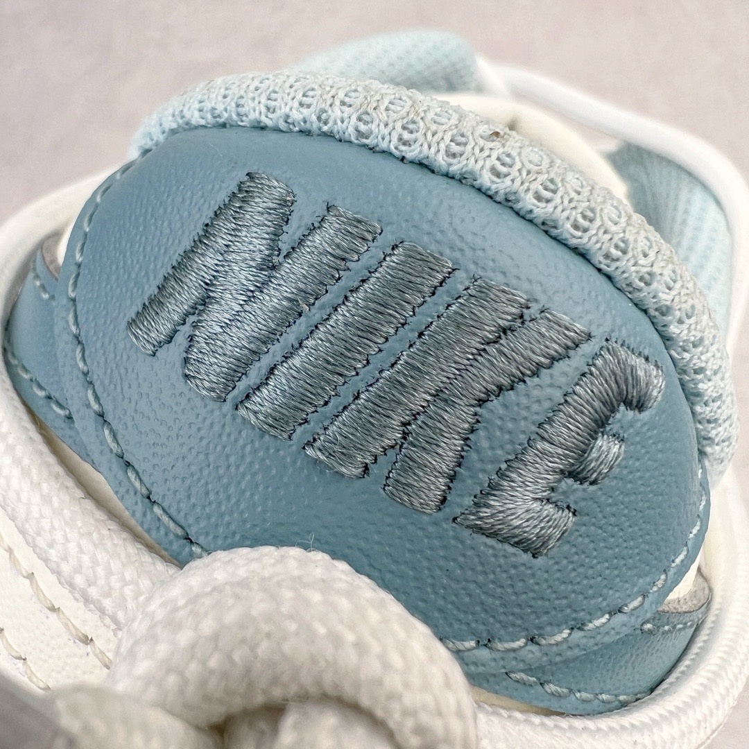 图片[11]-＃YC纯原福利 NK Dunk Low 海盐牛奶冰 牛奶蓝 DD1503-123 定制系列天花板 无原鞋不开发 全系列得物原鞋一比一校对开发 配色持续更新中 终端对接 优势输出 全套原厂楦头原纸板数据档案倾力打造 原汁原味莞产 极致还原 圈内最强针车工艺 高端零售指定版 广东原厂配套原盒原标 鞋盒分三个尺码段 原厂冲刀 超高清洁度 全鞋零毛边皮料切割 采用原厂百宏鞋带以及原厂百宏织唛舌标 内标可供原厂几率过验 进口原装条纹中底布 四线拉帮白色点胶 原厂拉帮手法遵循公司 原厂电绣 极致还原 尺码：35.5 36 36.5 37.5 38 38.5 39 40 40.5 41 42 42.5 43 44-选品中心