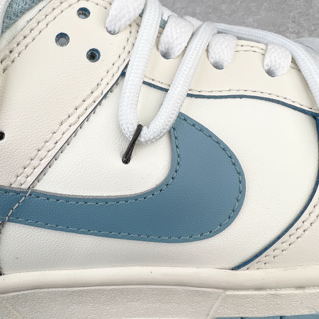 图片[12]-＃YC纯原福利 NK Dunk Low 海盐牛奶冰 牛奶蓝 DD1503-123 定制系列天花板 无原鞋不开发 全系列得物原鞋一比一校对开发 配色持续更新中 终端对接 优势输出 全套原厂楦头原纸板数据档案倾力打造 原汁原味莞产 极致还原 圈内最强针车工艺 高端零售指定版 广东原厂配套原盒原标 鞋盒分三个尺码段 原厂冲刀 超高清洁度 全鞋零毛边皮料切割 采用原厂百宏鞋带以及原厂百宏织唛舌标 内标可供原厂几率过验 进口原装条纹中底布 四线拉帮白色点胶 原厂拉帮手法遵循公司 原厂电绣 极致还原 尺码：35.5 36 36.5 37.5 38 38.5 39 40 40.5 41 42 42.5 43 44-选品中心