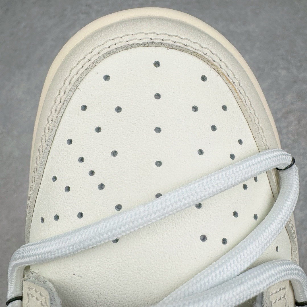 图片[11]-＃YC纯原福利 NK Dunk Low 树莓白巧 树莓紫 DD1503-500 定制系列天花板 无原鞋不开发 全系列得物原鞋一比一校对开发 配色持续更新中 终端对接 优势输出 全套原厂楦头原纸板数据档案倾力打造 原汁原味莞产 极致还原 圈内最强针车工艺 高端零售指定版 广东原厂配套原盒原标 鞋盒分三个尺码段 原厂冲刀 超高清洁度 全鞋零毛边皮料切割 采用原厂百宏鞋带以及原厂百宏织唛舌标 内标可供原厂几率过验 进口原装条纹中底布 四线拉帮白色点胶 原厂拉帮手法遵循公司 原厂电绣 极致还原 尺码：35.5 36 36.5 37.5 38 38.5 39 40 40.5 41 42 42.5 43 44 44.5 45 46 47.5-选品中心