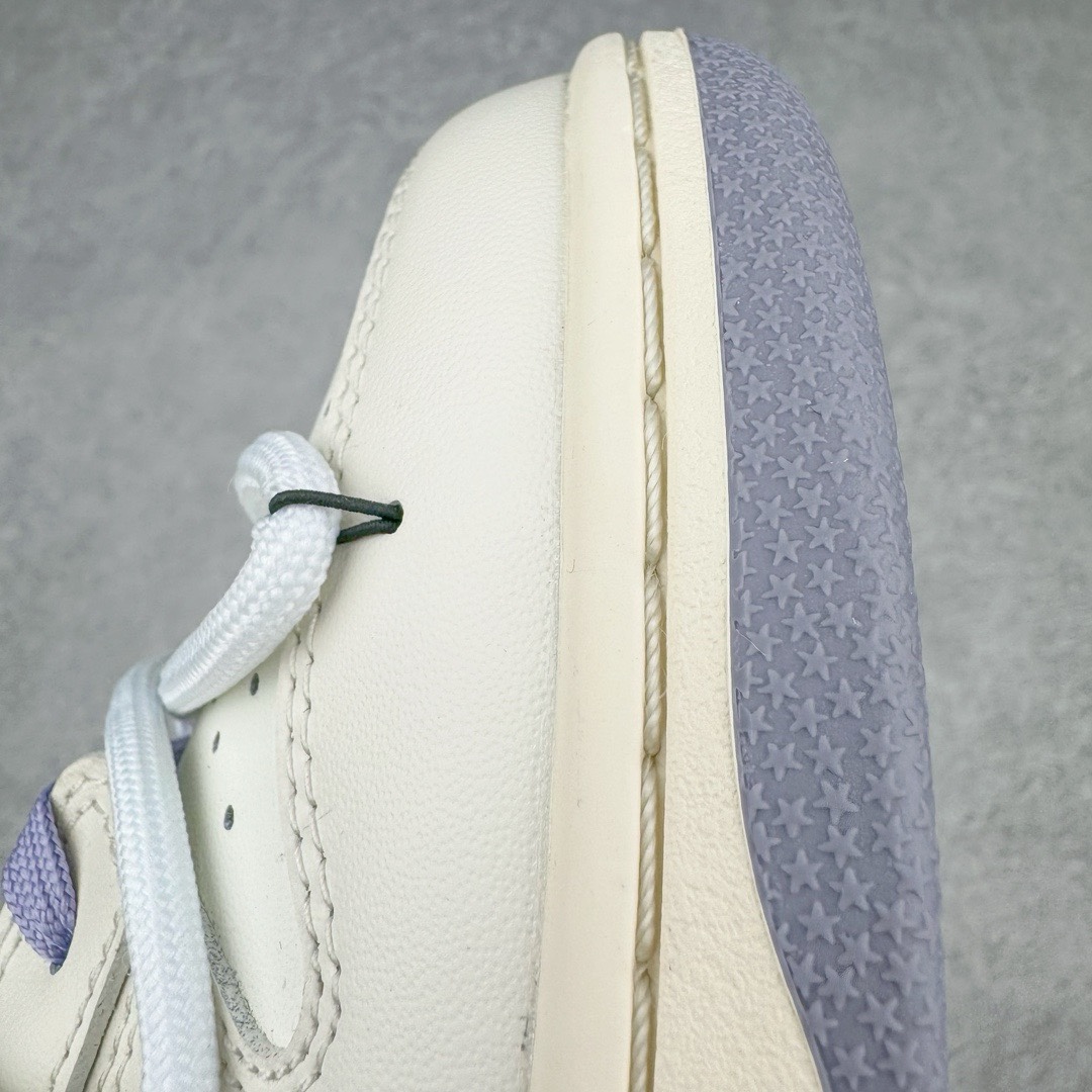 图片[12]-＃YC纯原福利 NK Dunk Low 树莓白巧 树莓紫 DD1503-500 定制系列天花板 无原鞋不开发 全系列得物原鞋一比一校对开发 配色持续更新中 终端对接 优势输出 全套原厂楦头原纸板数据档案倾力打造 原汁原味莞产 极致还原 圈内最强针车工艺 高端零售指定版 广东原厂配套原盒原标 鞋盒分三个尺码段 原厂冲刀 超高清洁度 全鞋零毛边皮料切割 采用原厂百宏鞋带以及原厂百宏织唛舌标 内标可供原厂几率过验 进口原装条纹中底布 四线拉帮白色点胶 原厂拉帮手法遵循公司 原厂电绣 极致还原 尺码：35.5 36 36.5 37.5 38 38.5 39 40 40.5 41 42 42.5 43 44 44.5 45 46 47.5-选品中心