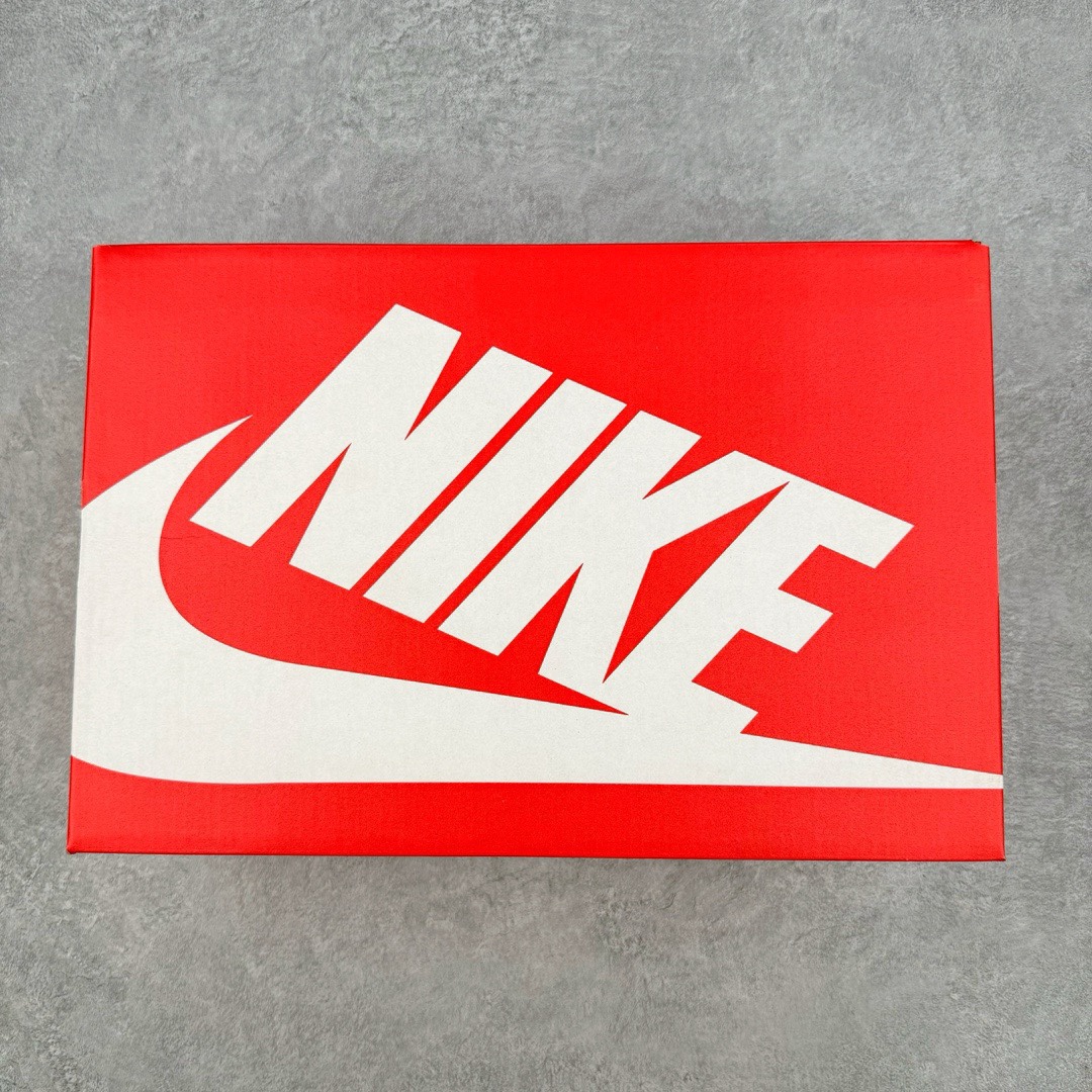 图片[18]-＃YC纯原福利 NK Dunk Low 树莓白巧 树莓紫 DD1503-500 定制系列天花板 无原鞋不开发 全系列得物原鞋一比一校对开发 配色持续更新中 终端对接 优势输出 全套原厂楦头原纸板数据档案倾力打造 原汁原味莞产 极致还原 圈内最强针车工艺 高端零售指定版 广东原厂配套原盒原标 鞋盒分三个尺码段 原厂冲刀 超高清洁度 全鞋零毛边皮料切割 采用原厂百宏鞋带以及原厂百宏织唛舌标 内标可供原厂几率过验 进口原装条纹中底布 四线拉帮白色点胶 原厂拉帮手法遵循公司 原厂电绣 极致还原 尺码：35.5 36 36.5 37.5 38 38.5 39 40 40.5 41 42 42.5 43 44 44.5 45 46 47.5-选品中心