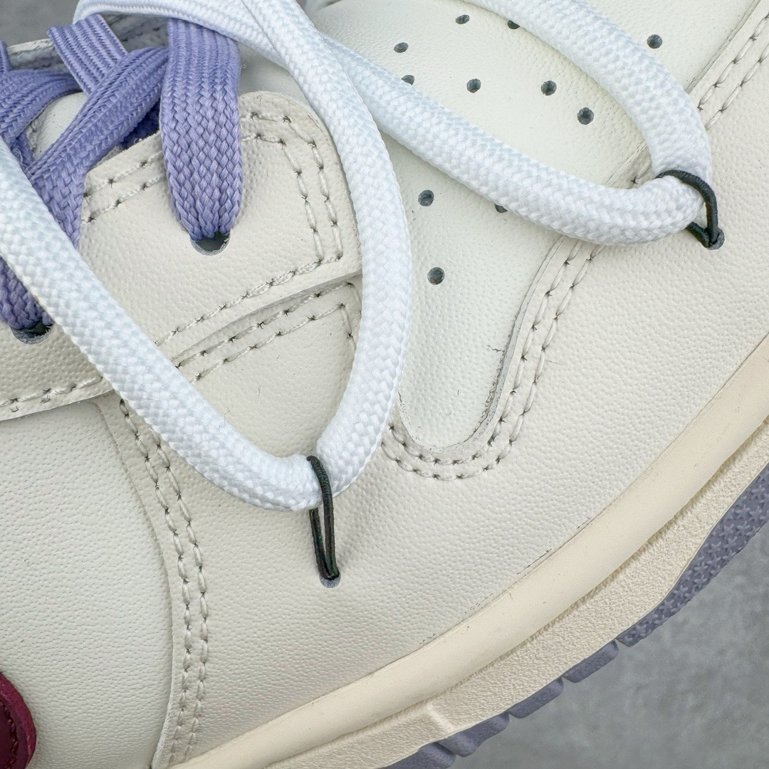 图片[13]-＃YC纯原福利 NK Dunk Low 树莓白巧 树莓紫 DD1503-500 定制系列天花板 无原鞋不开发 全系列得物原鞋一比一校对开发 配色持续更新中 终端对接 优势输出 全套原厂楦头原纸板数据档案倾力打造 原汁原味莞产 极致还原 圈内最强针车工艺 高端零售指定版 广东原厂配套原盒原标 鞋盒分三个尺码段 原厂冲刀 超高清洁度 全鞋零毛边皮料切割 采用原厂百宏鞋带以及原厂百宏织唛舌标 内标可供原厂几率过验 进口原装条纹中底布 四线拉帮白色点胶 原厂拉帮手法遵循公司 原厂电绣 极致还原 尺码：35.5 36 36.5 37.5 38 38.5 39 40 40.5 41 42 42.5 43 44 44.5 45 46 47.5-选品中心