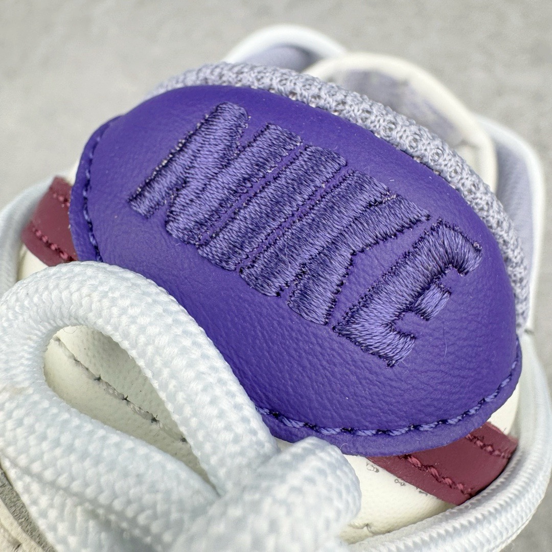 图片[14]-＃YC纯原福利 NK Dunk Low 树莓白巧 树莓紫 DD1503-500 定制系列天花板 无原鞋不开发 全系列得物原鞋一比一校对开发 配色持续更新中 终端对接 优势输出 全套原厂楦头原纸板数据档案倾力打造 原汁原味莞产 极致还原 圈内最强针车工艺 高端零售指定版 广东原厂配套原盒原标 鞋盒分三个尺码段 原厂冲刀 超高清洁度 全鞋零毛边皮料切割 采用原厂百宏鞋带以及原厂百宏织唛舌标 内标可供原厂几率过验 进口原装条纹中底布 四线拉帮白色点胶 原厂拉帮手法遵循公司 原厂电绣 极致还原 尺码：35.5 36 36.5 37.5 38 38.5 39 40 40.5 41 42 42.5 43 44 44.5 45 46 47.5-选品中心