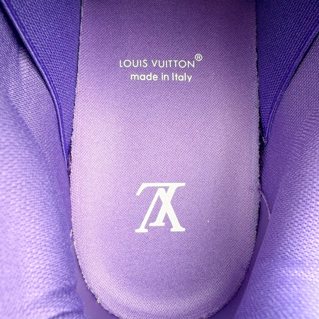 图片[19]-💰480 ＃GD广顶 Louis Vuitton Trainer Maxi路易威登时装走秀运动时尚板鞋 小胖丁面包鞋 外贸零售特供批次 2023全新纸板数据 印花高频效果碾压市面 市售天花板产物 耗时半年巨作 全套原厂新版原纸板楦头开发 原厂特供皮料加持 市场所有版本中综合最强的货品 GD实力大厂出品 全网最全配色更新最快 最成熟的做工稳定的品控 完美鞋型超高的清洁度 零毛边线头瑕疵 全套原楦原纸版原鞋开模 全网最具灵魂的版型 正确原装黄色鞋盒 正确中底印花 鞋面印花3D高频深度立体 全鞋电脑针车 紧密相连 针距密度一致 环保乳胶注塑鞋垫 厚度脚感还原原版 皮面裁剪部位 统一油边封口工艺 原装橡胶大底含胶量大底组合零偏差 专柜全套包装 防尘袋 说明书 质保卡 男女鞋 尺码：35 36 37 38 39 40 41 42 43 44 45 编码：by5936050-运动鞋