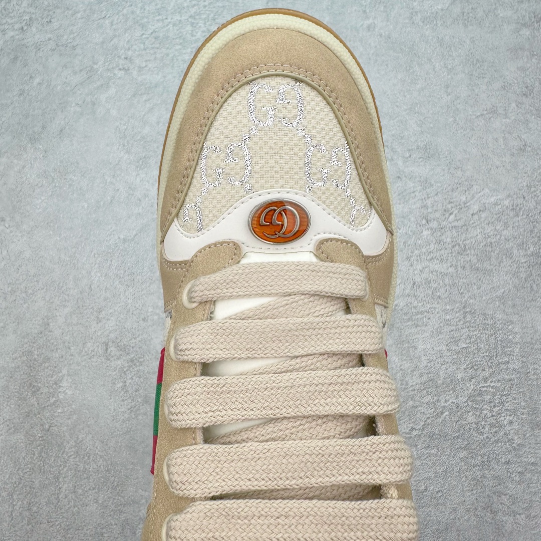 图片[4]-💰180 ＃福利特价‼Gucci Screener sneaker 古驰双G小脏鞋系列复古怀旧校园风低帮板鞋 全套原楦原纸版原鞋开模0纯手工水洗做旧处理 侧面条纹饰带 原厂定制 原厂数据电绣 清晰立体 全鞋电脑针车 紧密相连 针距密度一致 环保乳胶注塑鞋垫 厚度脚感还原原版 皮面裁剪部位 统一油边封口工艺 右脚鞋侧嵌入NFC防伪芯片装置＋鞋盒标二唯码扫描 秒进官网 专柜全套包装 防尘袋 说明书 质保卡 购物袋 Size：35 36 37 38 39 40 41 42 43 44 45 编码：Bby2936050-运动鞋