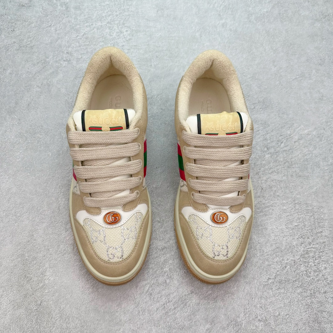 图片[2]-💰180 ＃福利特价‼Gucci Screener sneaker 古驰双G小脏鞋系列复古怀旧校园风低帮板鞋 全套原楦原纸版原鞋开模0纯手工水洗做旧处理 侧面条纹饰带 原厂定制 原厂数据电绣 清晰立体 全鞋电脑针车 紧密相连 针距密度一致 环保乳胶注塑鞋垫 厚度脚感还原原版 皮面裁剪部位 统一油边封口工艺 右脚鞋侧嵌入NFC防伪芯片装置＋鞋盒标二唯码扫描 秒进官网 专柜全套包装 防尘袋 说明书 质保卡 购物袋 Size：35 36 37 38 39 40 41 42 43 44 45 编码：Bby2936050-运动鞋