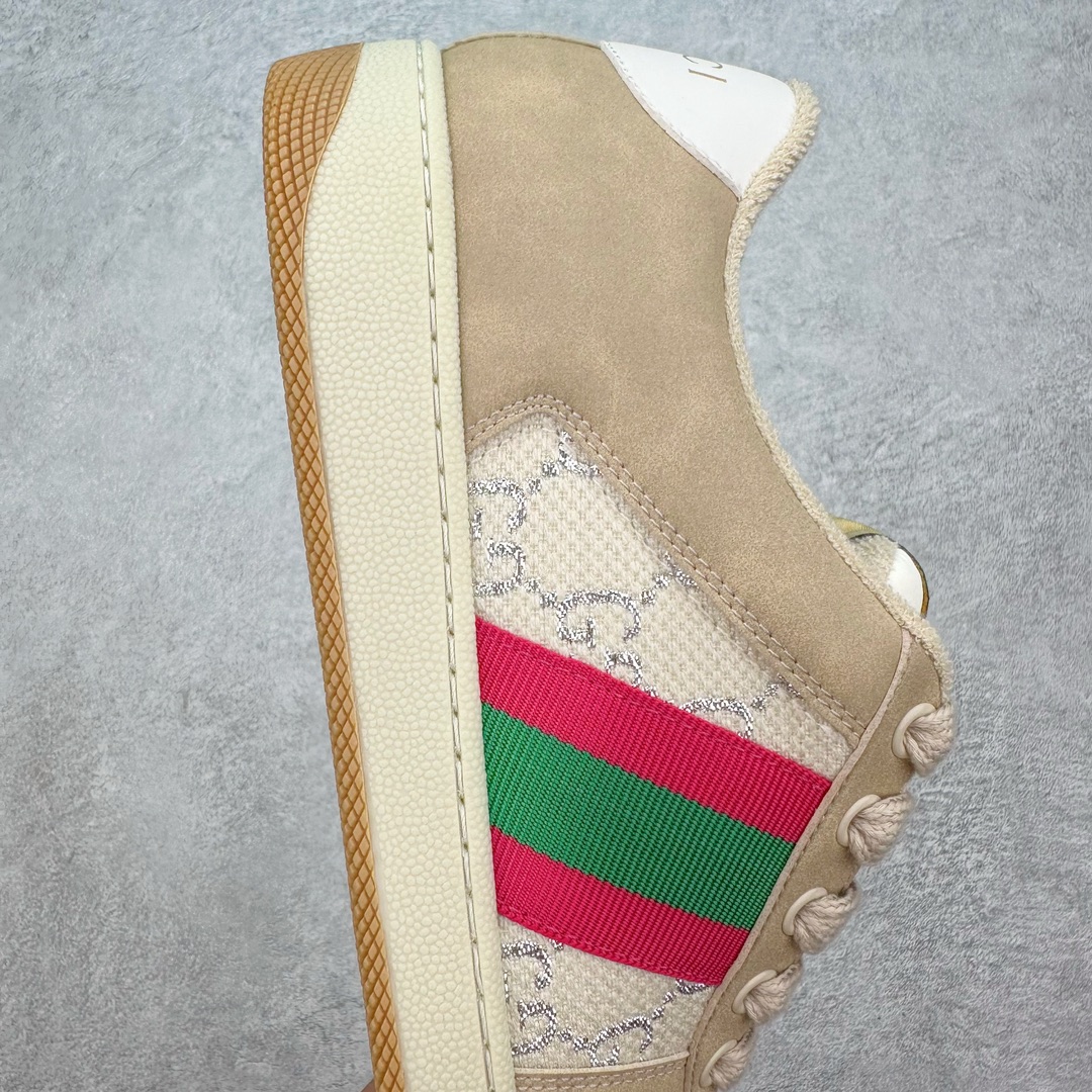 图片[6]-💰180 ＃福利特价‼Gucci Screener sneaker 古驰双G小脏鞋系列复古怀旧校园风低帮板鞋 全套原楦原纸版原鞋开模0纯手工水洗做旧处理 侧面条纹饰带 原厂定制 原厂数据电绣 清晰立体 全鞋电脑针车 紧密相连 针距密度一致 环保乳胶注塑鞋垫 厚度脚感还原原版 皮面裁剪部位 统一油边封口工艺 右脚鞋侧嵌入NFC防伪芯片装置＋鞋盒标二唯码扫描 秒进官网 专柜全套包装 防尘袋 说明书 质保卡 购物袋 Size：35 36 37 38 39 40 41 42 43 44 45 编码：Bby2936050-运动鞋