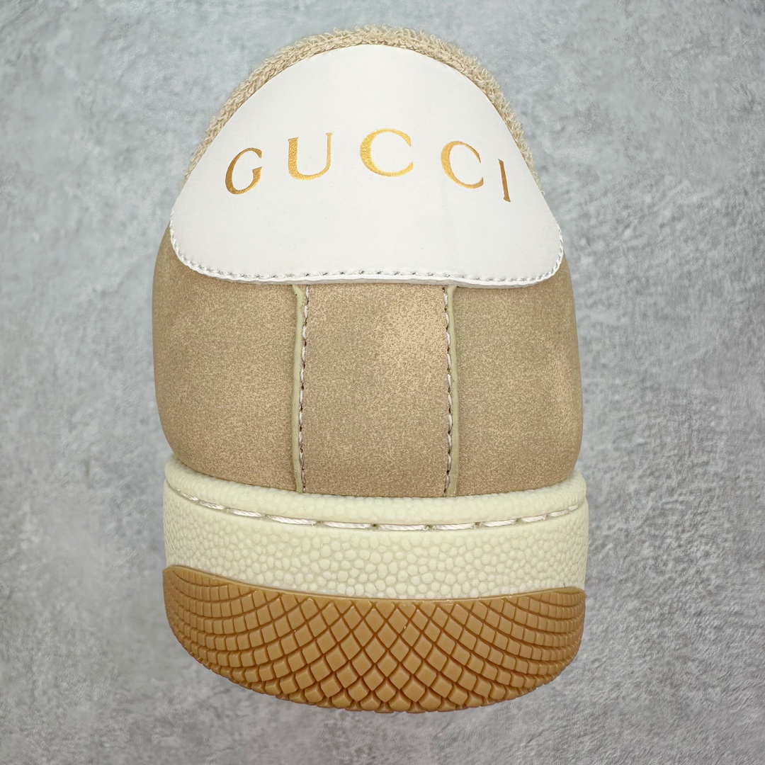 图片[8]-💰180 ＃福利特价‼Gucci Screener sneaker 古驰双G小脏鞋系列复古怀旧校园风低帮板鞋 全套原楦原纸版原鞋开模0纯手工水洗做旧处理 侧面条纹饰带 原厂定制 原厂数据电绣 清晰立体 全鞋电脑针车 紧密相连 针距密度一致 环保乳胶注塑鞋垫 厚度脚感还原原版 皮面裁剪部位 统一油边封口工艺 右脚鞋侧嵌入NFC防伪芯片装置＋鞋盒标二唯码扫描 秒进官网 专柜全套包装 防尘袋 说明书 质保卡 购物袋 Size：35 36 37 38 39 40 41 42 43 44 45 编码：Bby2936050-运动鞋