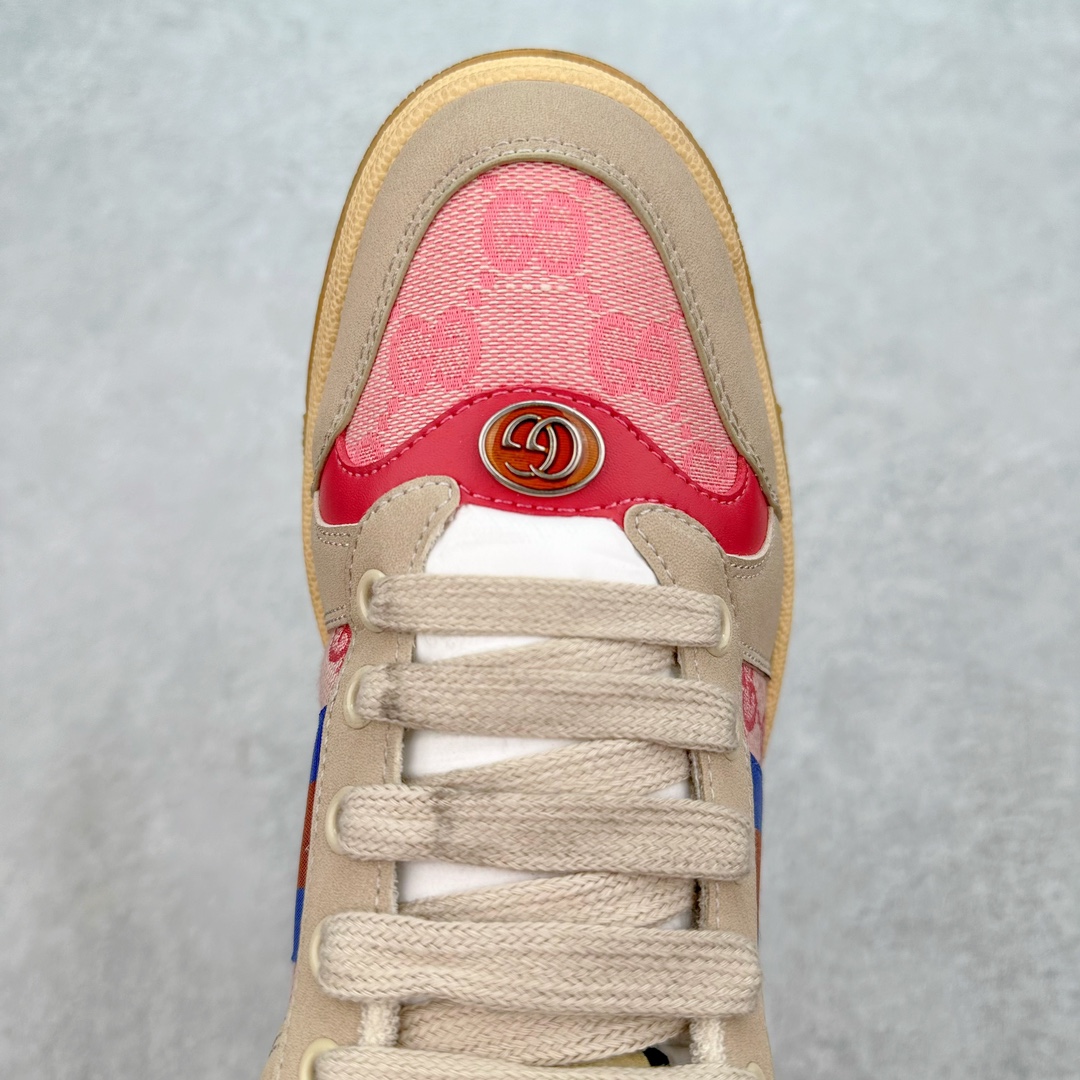 图片[4]-💰180 ＃福利特价‼Gucci Screener sneaker 古驰双G小脏鞋系列复古怀旧校园风低帮板鞋 全套原楦原纸版原鞋开模0纯手工水洗做旧处理 侧面条纹饰带 原厂定制 原厂数据电绣 清晰立体 全鞋电脑针车 紧密相连 针距密度一致 环保乳胶注塑鞋垫 厚度脚感还原原版 皮面裁剪部位 统一油边封口工艺 右脚鞋侧嵌入NFC防伪芯片装置＋鞋盒标二唯码扫描 秒进官网 专柜全套包装 防尘袋 说明书 质保卡 购物袋 Size：35 36 37 38 39 40 41 42 43 44 45 编码：Bby2936050-运动鞋