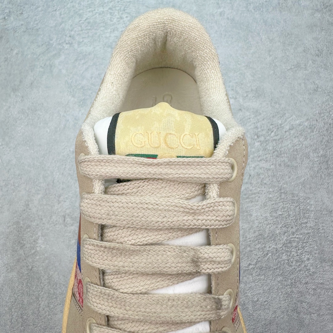 图片[5]-💰180 ＃福利特价‼Gucci Screener sneaker 古驰双G小脏鞋系列复古怀旧校园风低帮板鞋 全套原楦原纸版原鞋开模0纯手工水洗做旧处理 侧面条纹饰带 原厂定制 原厂数据电绣 清晰立体 全鞋电脑针车 紧密相连 针距密度一致 环保乳胶注塑鞋垫 厚度脚感还原原版 皮面裁剪部位 统一油边封口工艺 右脚鞋侧嵌入NFC防伪芯片装置＋鞋盒标二唯码扫描 秒进官网 专柜全套包装 防尘袋 说明书 质保卡 购物袋 Size：35 36 37 38 39 40 41 42 43 44 45 编码：Bby2936050-运动鞋