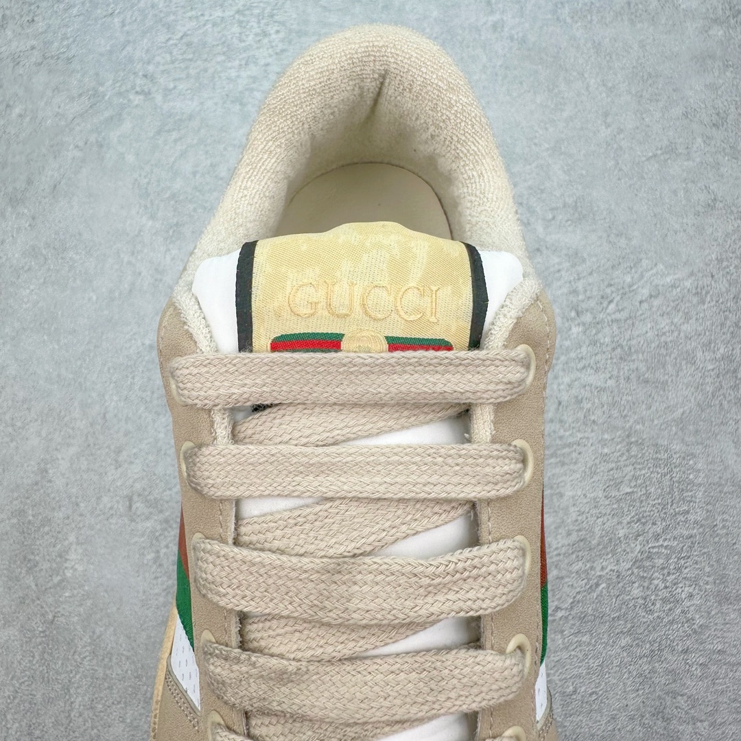 图片[5]-💰180 ＃福利特价‼Gucci Screener sneaker 古驰双G小脏鞋系列复古怀旧校园风低帮板鞋 全套原楦原纸版原鞋开模0纯手工水洗做旧处理 侧面条纹饰带 原厂定制 原厂数据电绣 清晰立体 全鞋电脑针车 紧密相连 针距密度一致 环保乳胶注塑鞋垫 厚度脚感还原原版 皮面裁剪部位 统一油边封口工艺 右脚鞋侧嵌入NFC防伪芯片装置＋鞋盒标二唯码扫描 秒进官网 专柜全套包装 防尘袋 说明书 质保卡 购物袋 Size：35 36 37 38 39 40 41 42 43 44 45 编码：Bby2936050-运动鞋