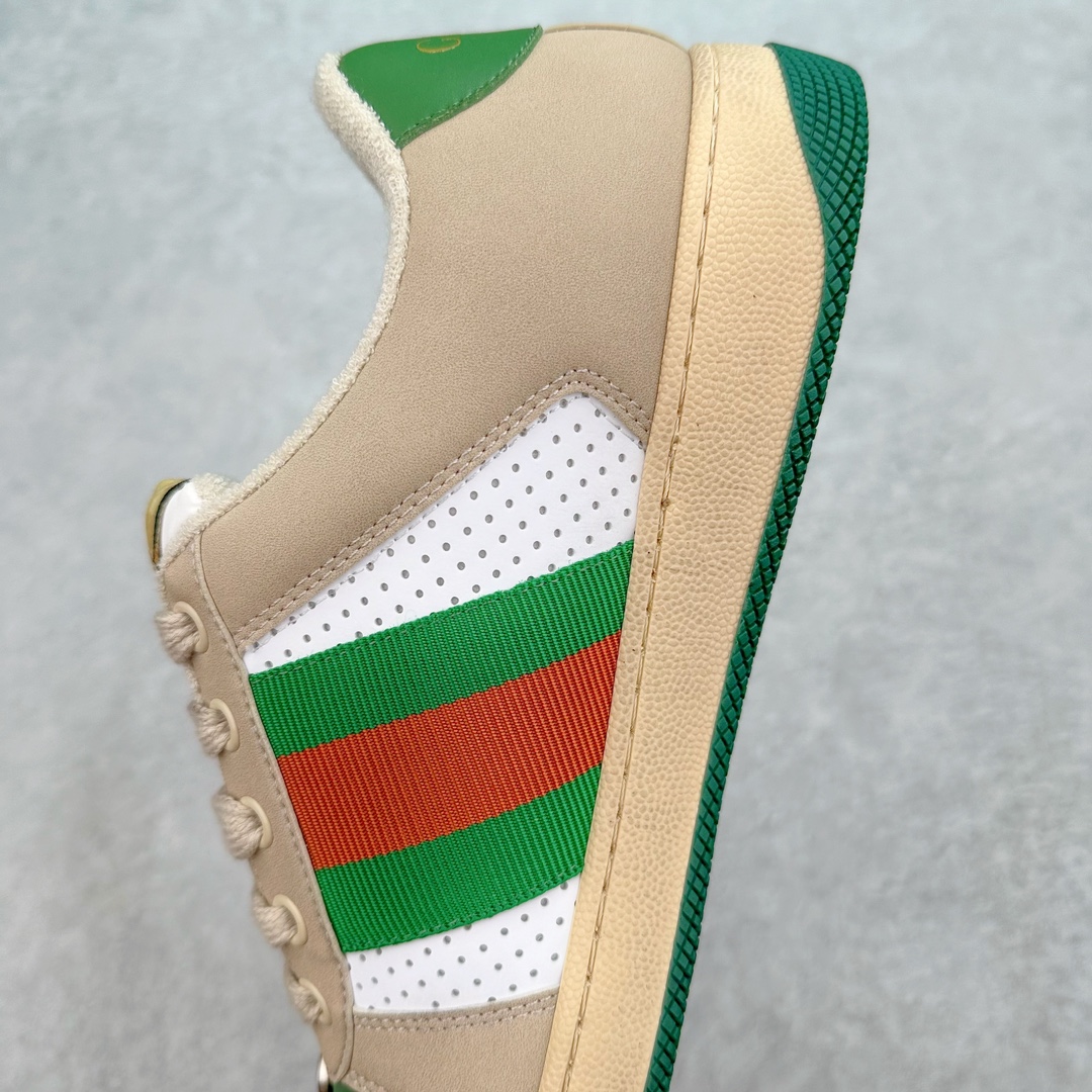 图片[7]-💰180 ＃福利特价‼Gucci Screener sneaker 古驰双G小脏鞋系列复古怀旧校园风低帮板鞋 全套原楦原纸版原鞋开模0纯手工水洗做旧处理 侧面条纹饰带 原厂定制 原厂数据电绣 清晰立体 全鞋电脑针车 紧密相连 针距密度一致 环保乳胶注塑鞋垫 厚度脚感还原原版 皮面裁剪部位 统一油边封口工艺 右脚鞋侧嵌入NFC防伪芯片装置＋鞋盒标二唯码扫描 秒进官网 专柜全套包装 防尘袋 说明书 质保卡 购物袋 Size：35 36 37 38 39 40 41 42 43 44 45 编码：Bby2936050-运动鞋