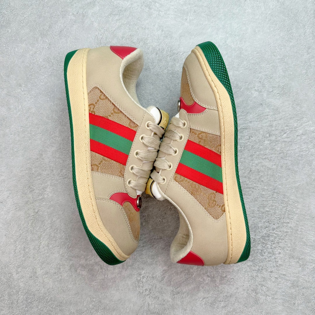 图片[3]-💰180 ＃福利特价‼Gucci Screener sneaker 古驰双G小脏鞋系列复古怀旧校园风低帮板鞋 全套原楦原纸版原鞋开模0纯手工水洗做旧处理 侧面条纹饰带 原厂定制 原厂数据电绣 清晰立体 全鞋电脑针车 紧密相连 针距密度一致 环保乳胶注塑鞋垫 厚度脚感还原原版 皮面裁剪部位 统一油边封口工艺 右脚鞋侧嵌入NFC防伪芯片装置＋鞋盒标二唯码扫描 秒进官网 专柜全套包装 防尘袋 说明书 质保卡 购物袋 Size：35 36 37 38 39 40 41 42 43 44 45 编码：Bby2936050-运动鞋