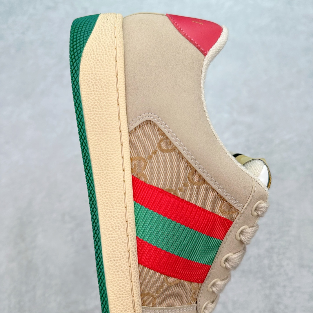 图片[6]-💰180 ＃福利特价‼Gucci Screener sneaker 古驰双G小脏鞋系列复古怀旧校园风低帮板鞋 全套原楦原纸版原鞋开模0纯手工水洗做旧处理 侧面条纹饰带 原厂定制 原厂数据电绣 清晰立体 全鞋电脑针车 紧密相连 针距密度一致 环保乳胶注塑鞋垫 厚度脚感还原原版 皮面裁剪部位 统一油边封口工艺 右脚鞋侧嵌入NFC防伪芯片装置＋鞋盒标二唯码扫描 秒进官网 专柜全套包装 防尘袋 说明书 质保卡 购物袋 Size：35 36 37 38 39 40 41 42 43 44 45 编码：Bby2936050-运动鞋