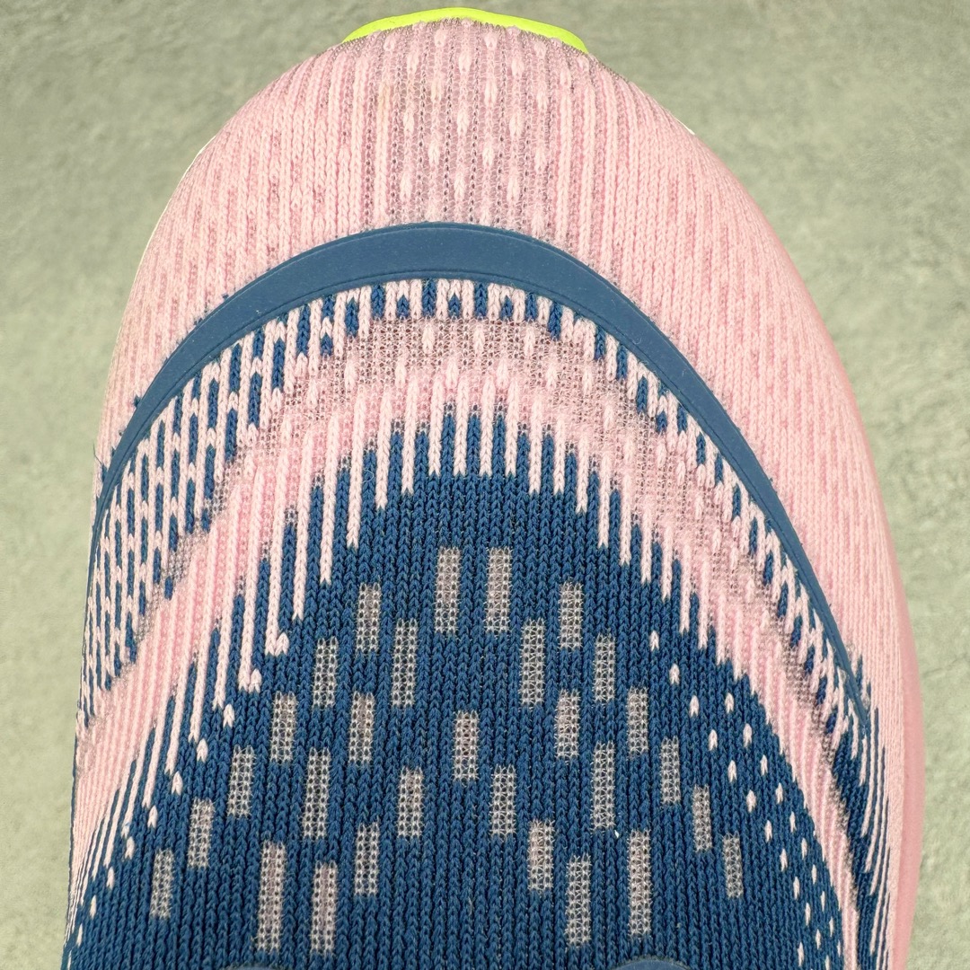 图片[13]-＃HK纯原 HOKA ONE ONE SKY FLOW 低帮舒适百搭防滑耐磨低帮休闲跑步鞋男女同款 始终致力于为所有跑者提供更新、更好的跑步装备 相比常规跑鞋 HOKA ONE ONE特别研发使用性能独特的几何形跑鞋中底 此种鞋底更厚、更高、回弹性也更好 除了卓越的缓冲性能 它还能为各种阶段的跑者带来更具动感、更加稳定的跑步体验 HOKA One One从设计之初就清楚意识到 要保证跑者步幅的均匀一致 双脚自然而然的运动至关重要 尺码：36 36.5 37.5 38 38.5 39 40 40.5 41 42 42.5 43 44 44.5 45-选品中心