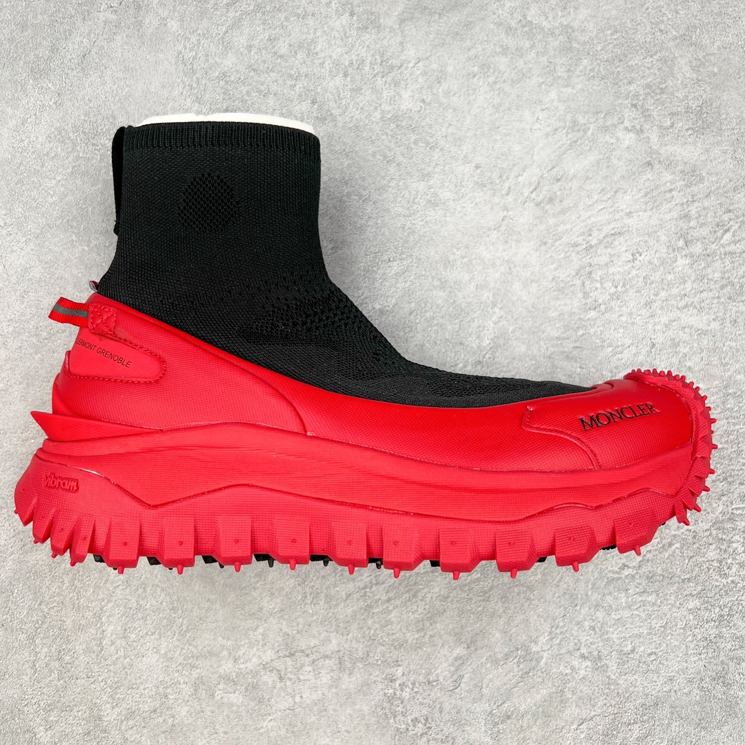 Moncler Trailgrip Gore-Tex 蒙口越野旅行系列高帮袜子鞋厚底轻量户外登山运动 H209A4M00100M2058999 盟可睐MONCLER TRAILGRIP鞋履新季系列 前卫设计碰撞实用科技，轻盈面料无惧炎热夏季，Trailgrip运动鞋作为盟可睐Moncler的秋冬新作横空出世，融蕴品牌山地基因，运用科技前沿技术，征服野外复杂地形。醒目的胎纹设计搭配弧形橡胶鞋头，确保经久耐穿，为山野探险与都市畅游提供高效防护。Trailgrip 2023春夏系列将在既有的实用性基础之上，推出全新配色，并采用更轻材质。尺码：36-46-选品中心