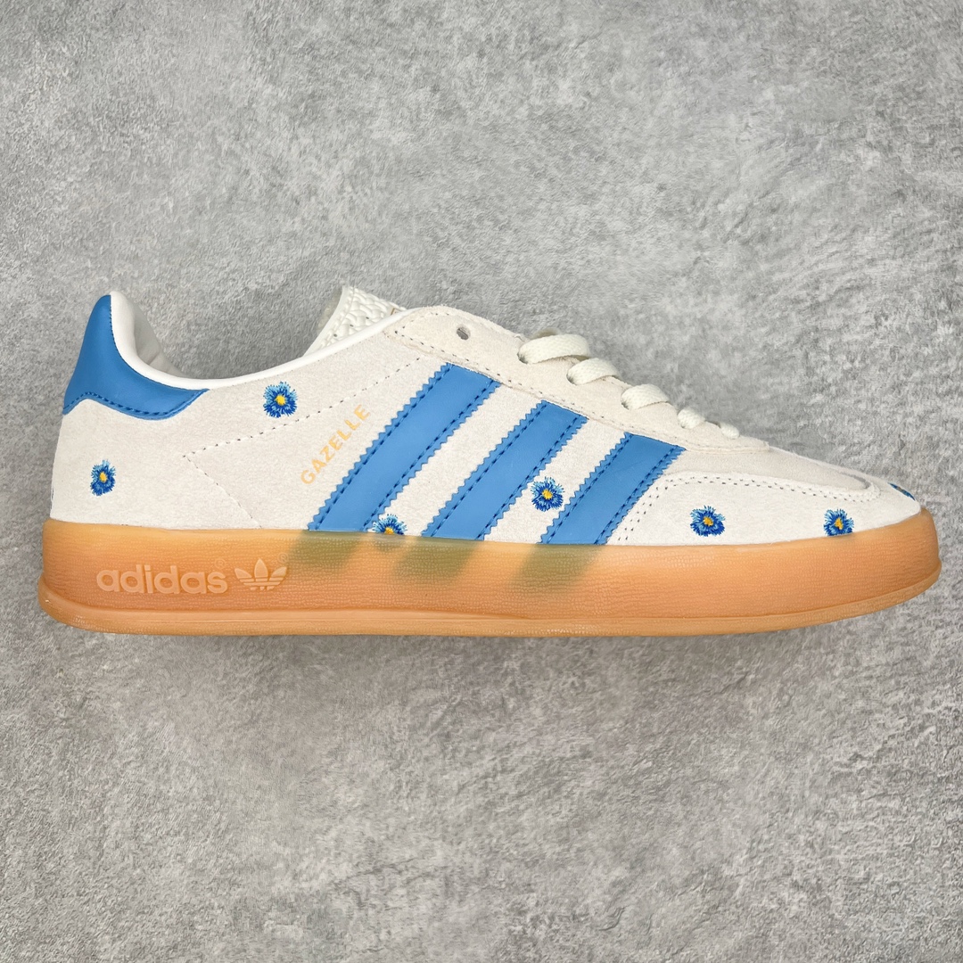 💰140 AD Gazelle Indoor Trainers 羚羊内训系列低帮复古百搭休闲运动德训风板鞋 IF4491 90年代经典的复刻版！自60年代以足球训练鞋面世以来,Gazelle就以其经典设计席卷全球。1991年版本的复刻,再造经典Gazelle。采用皮革打造,搭配浊色细节,让这款经典更加简约。尺码：36 36⅔ 37⅓ 38 38⅔ 39⅓ 40 40⅔ 41⅓ 42 42⅔ 43⅓ 44 45 编码：XDby2936010-运动鞋