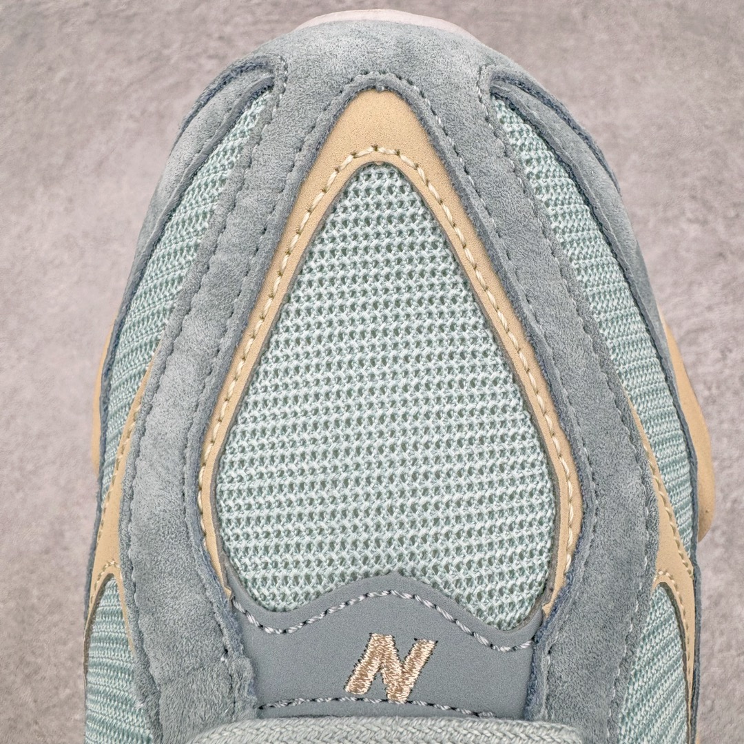 图片[12]-💰210 ＃AY纯原 New Balance NB9060系列 新百伦绒面革网布经典百搭防滑耐磨透气低帮生活休闲鞋 蓝色 U9060FNB 全套原楦原纸板原厂数据开发 进口三明治网面 原装进口翻毛皮料正确绒感卡色 正确中底拉帮中底网布细节 原厂标裁 带紫光防伪 定制后跟透明水晶模块 冲裁组合 大底贴合程度胶水上色把控完美 整洁度挑战全网艺术家 多道序QC把关品质完善 匠心打造 耗时两个月开发完成 工艺极其复杂难度可想而知 新开独立私模大底 全网唯一正确六层组合大底 高端零售专供产物 Size：36 37 37.5 38 38.5 39 40 40.5 41 42 42.5 43 44 45.5 46.5 编码：by2936080-运动鞋