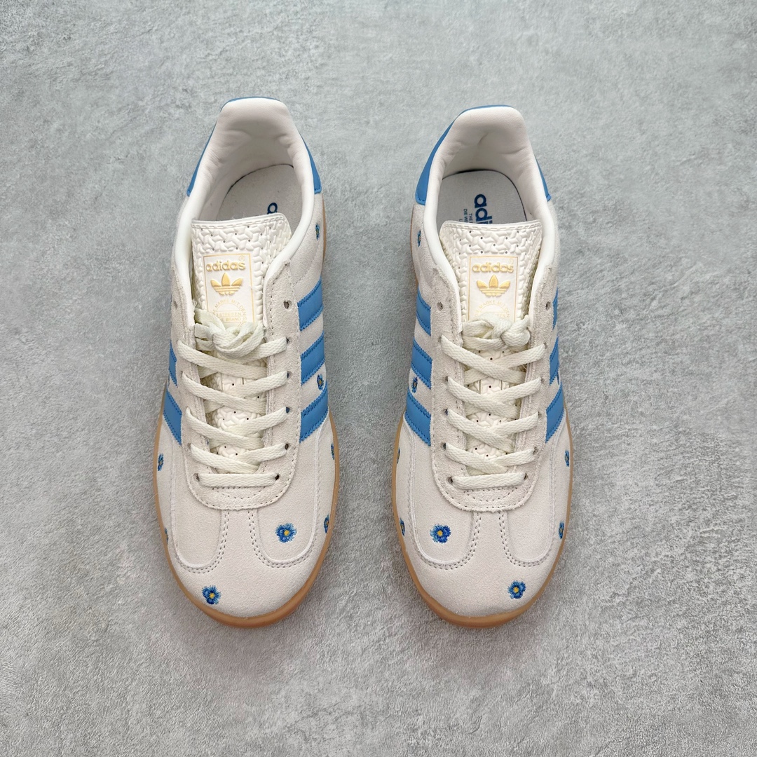 图片[2]-💰140 AD Gazelle Indoor Trainers 羚羊内训系列低帮复古百搭休闲运动德训风板鞋 IF4491 90年代经典的复刻版！自60年代以足球训练鞋面世以来,Gazelle就以其经典设计席卷全球。1991年版本的复刻,再造经典Gazelle。采用皮革打造,搭配浊色细节,让这款经典更加简约。尺码：36 36⅔ 37⅓ 38 38⅔ 39⅓ 40 40⅔ 41⅓ 42 42⅔ 43⅓ 44 45 编码：XDby2936010-运动鞋