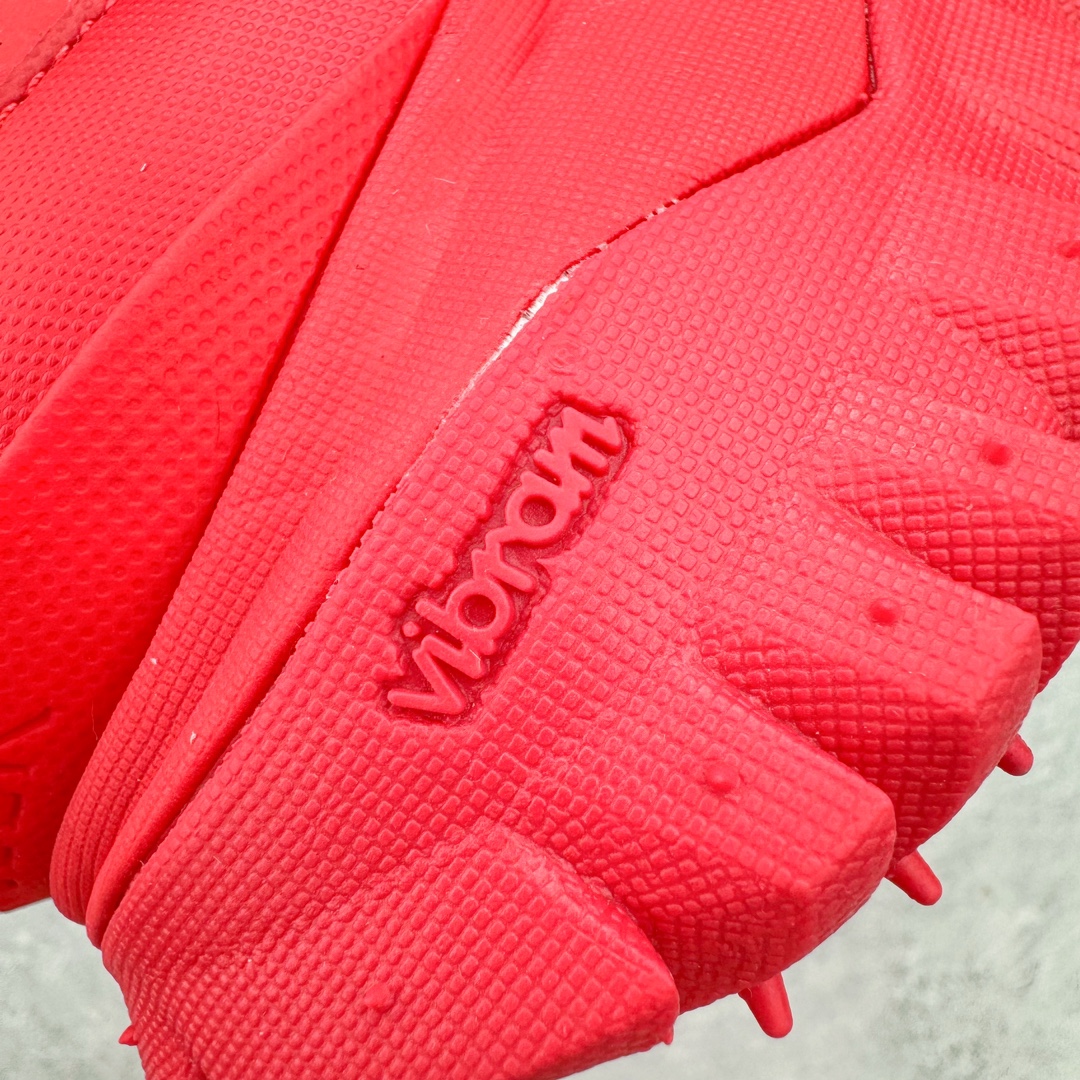 图片[12]-Moncler Trailgrip Gore-Tex 蒙口越野旅行系列高帮袜子鞋厚底轻量户外登山运动 H209A4M00100M2058999 盟可睐MONCLER TRAILGRIP鞋履新季系列 前卫设计碰撞实用科技，轻盈面料无惧炎热夏季，Trailgrip运动鞋作为盟可睐Moncler的秋冬新作横空出世，融蕴品牌山地基因，运用科技前沿技术，征服野外复杂地形。醒目的胎纹设计搭配弧形橡胶鞋头，确保经久耐穿，为山野探险与都市畅游提供高效防护。Trailgrip 2023春夏系列将在既有的实用性基础之上，推出全新配色，并采用更轻材质。尺码：36-46-选品中心