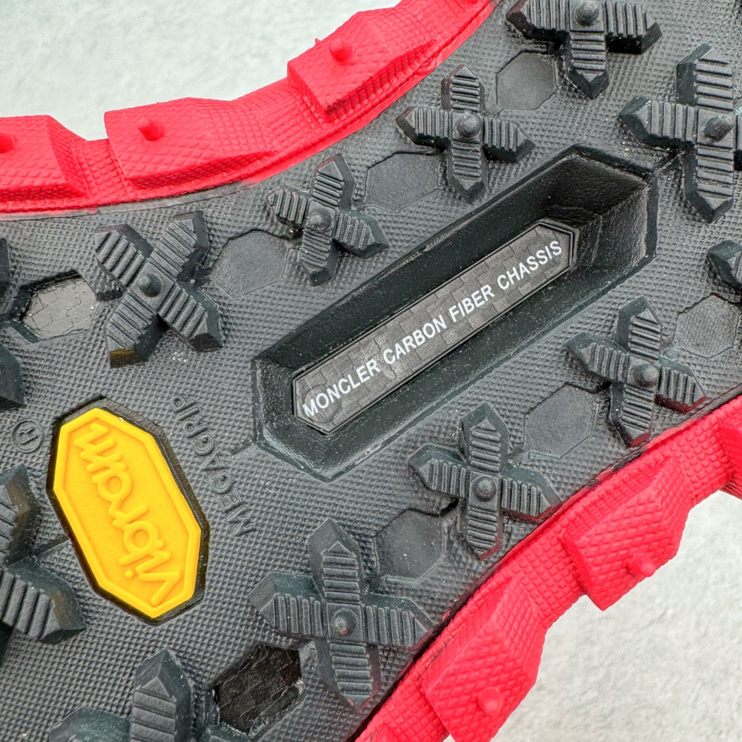 图片[10]-Moncler Trailgrip Gore-Tex 蒙口越野旅行系列高帮袜子鞋厚底轻量户外登山运动 H209A4M00100M2058999 盟可睐MONCLER TRAILGRIP鞋履新季系列 前卫设计碰撞实用科技，轻盈面料无惧炎热夏季，Trailgrip运动鞋作为盟可睐Moncler的秋冬新作横空出世，融蕴品牌山地基因，运用科技前沿技术，征服野外复杂地形。醒目的胎纹设计搭配弧形橡胶鞋头，确保经久耐穿，为山野探险与都市畅游提供高效防护。Trailgrip 2023春夏系列将在既有的实用性基础之上，推出全新配色，并采用更轻材质。尺码：36-46-选品中心