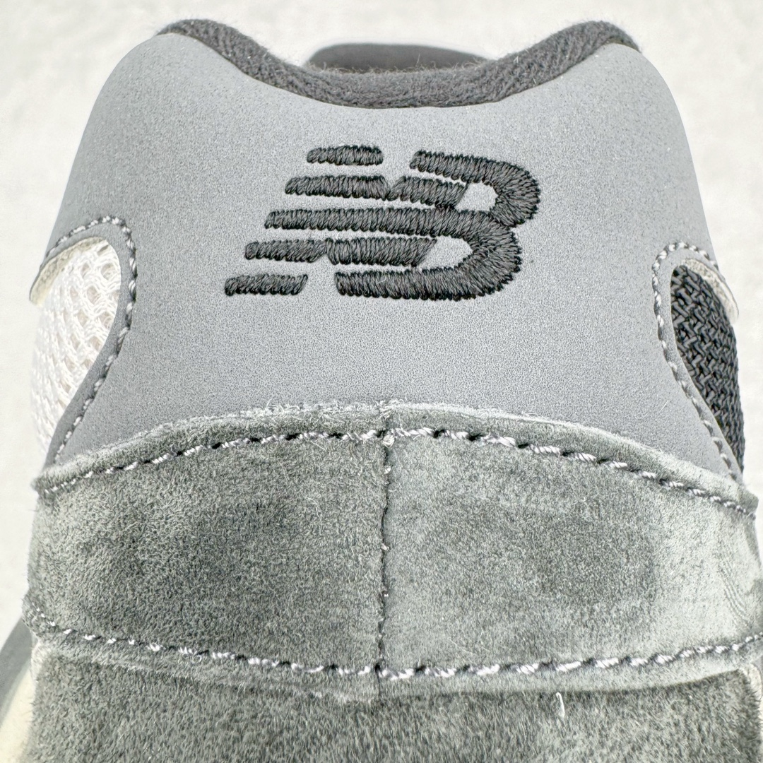 图片[13]-💰210 ＃AY纯原 New Balance NB9060系列 新百伦绒面革网布经典百搭防滑耐磨透气低帮生活休闲鞋 黑灰 U9060BLK 全套原楦原纸板原厂数据开发 进口三明治网面 原装进口翻毛皮料正确绒感卡色 正确中底拉帮中底网布细节 原厂标裁 带紫光防伪 定制后跟透明水晶模块 冲裁组合 大底贴合程度胶水上色把控完美 整洁度挑战全网艺术家 多道序QC把关品质完善 匠心打造 耗时两个月开发完成 工艺极其复杂难度可想而知 新开独立私模大底 全网唯一正确六层组合大底 高端零售专供产物 Size：36 37 37.5 38 38.5 39 40 40.5 41 42 42.5 43 44 45.5 46.5 编码：by2936080-运动鞋