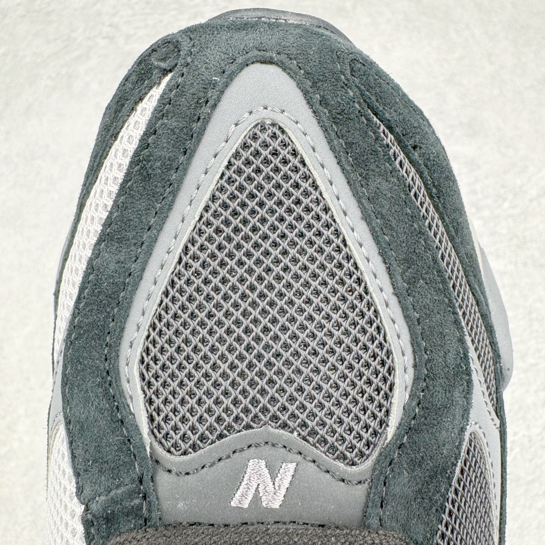 图片[14]-💰210 ＃AY纯原 New Balance NB9060系列 新百伦绒面革网布经典百搭防滑耐磨透气低帮生活休闲鞋 黑灰 U9060BLK 全套原楦原纸板原厂数据开发 进口三明治网面 原装进口翻毛皮料正确绒感卡色 正确中底拉帮中底网布细节 原厂标裁 带紫光防伪 定制后跟透明水晶模块 冲裁组合 大底贴合程度胶水上色把控完美 整洁度挑战全网艺术家 多道序QC把关品质完善 匠心打造 耗时两个月开发完成 工艺极其复杂难度可想而知 新开独立私模大底 全网唯一正确六层组合大底 高端零售专供产物 Size：36 37 37.5 38 38.5 39 40 40.5 41 42 42.5 43 44 45.5 46.5 编码：by2936080-运动鞋