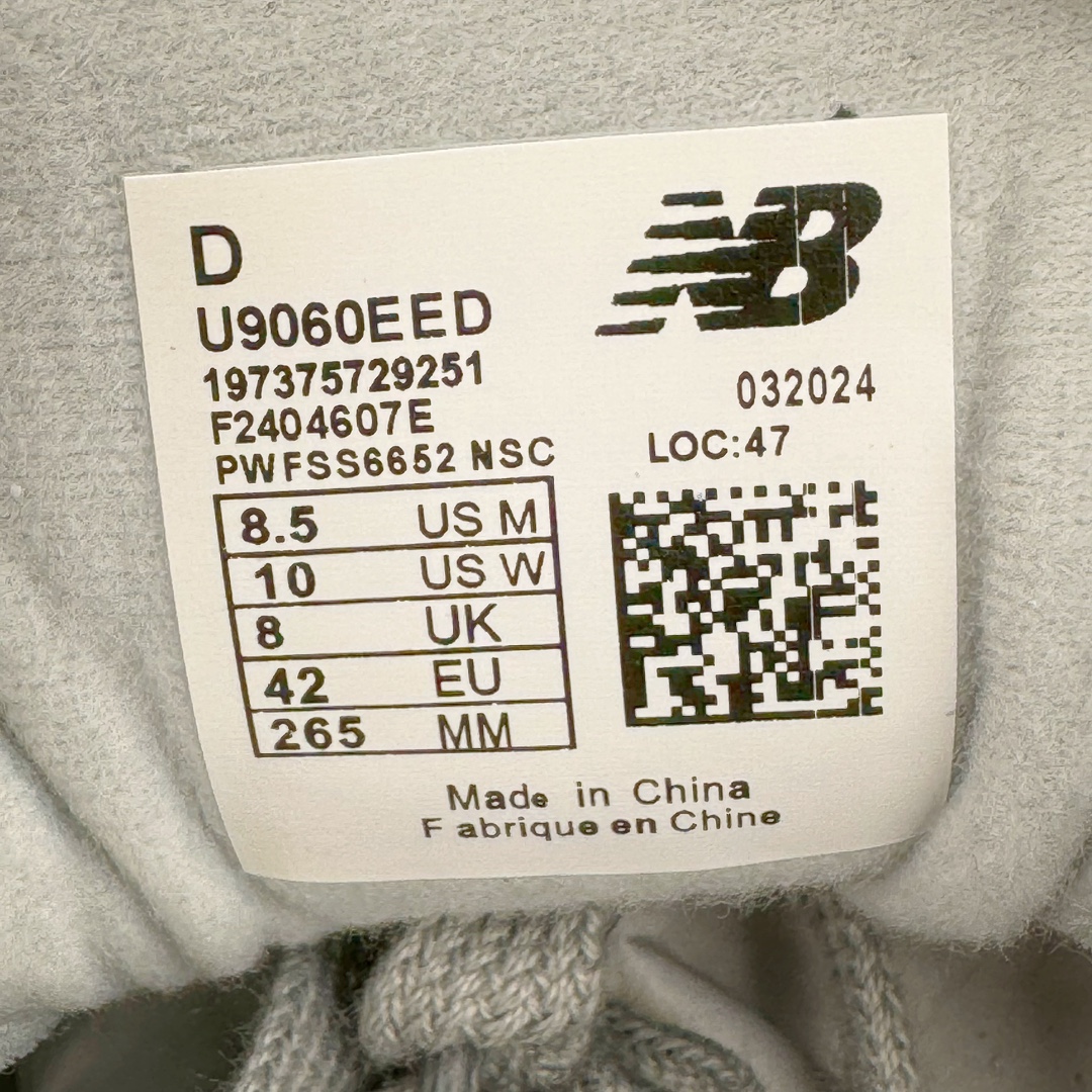 图片[11]-💰210 ＃AY纯原 New Balance NB9060系列 新百伦绒面革网布经典百搭防滑耐磨透气低帮生活休闲鞋 蓝色 U9060EED 全套原楦原纸板原厂数据开发 进口三明治网面 原装进口翻毛皮料正确绒感卡色 正确中底拉帮中底网布细节 原厂标裁 带紫光防伪 定制后跟透明水晶模块 冲裁组合 大底贴合程度胶水上色把控完美 整洁度挑战全网艺术家 多道序QC把关品质完善 匠心打造 耗时两个月开发完成 工艺极其复杂难度可想而知 新开独立私模大底 全网唯一正确六层组合大底 高端零售专供产物 Size：36 37 37.5 38 38.5 39 40 40.5 41 42 42.5 43 44 45.5 46.5 编码：by2936080-运动鞋