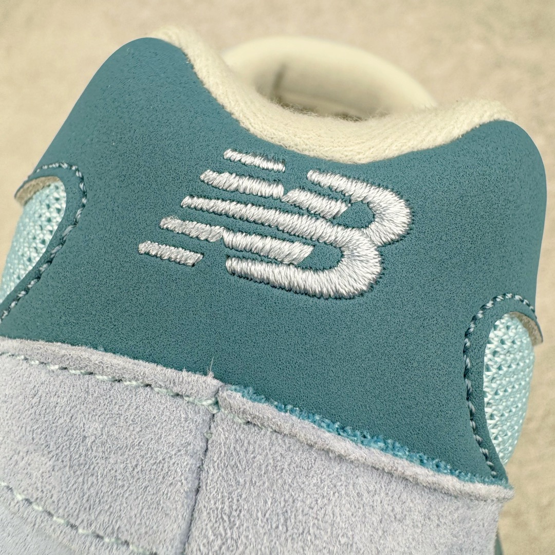 图片[15]-💰210 ＃AY纯原 New Balance NB9060系列 新百伦绒面革网布经典百搭防滑耐磨透气低帮生活休闲鞋 蓝色 U9060EED 全套原楦原纸板原厂数据开发 进口三明治网面 原装进口翻毛皮料正确绒感卡色 正确中底拉帮中底网布细节 原厂标裁 带紫光防伪 定制后跟透明水晶模块 冲裁组合 大底贴合程度胶水上色把控完美 整洁度挑战全网艺术家 多道序QC把关品质完善 匠心打造 耗时两个月开发完成 工艺极其复杂难度可想而知 新开独立私模大底 全网唯一正确六层组合大底 高端零售专供产物 Size：36 37 37.5 38 38.5 39 40 40.5 41 42 42.5 43 44 45.5 46.5 编码：by2936080-运动鞋