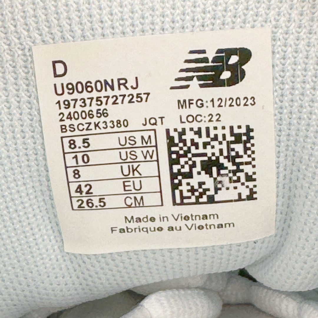 图片[11]-💰210 ＃AY纯原 New Balance NB9060系列 新百伦绒面革网布经典百搭防滑耐磨透气低帮生活休闲鞋 全白 U9060NRJ 全套原楦原纸板原厂数据开发 进口三明治网面 原装进口翻毛皮料正确绒感卡色 正确中底拉帮中底网布细节 原厂标裁 带紫光防伪 定制后跟透明水晶模块 冲裁组合 大底贴合程度胶水上色把控完美 整洁度挑战全网艺术家 多道序QC把关品质完善 匠心打造 耗时两个月开发完成 工艺极其复杂难度可想而知 新开独立私模大底 全网唯一正确六层组合大底 高端零售专供产物 Size：36 37 37.5 38 38.5 39 40 40.5 41 42 42.5 43 44 45.5 46.5 编码：by2936080-运动鞋