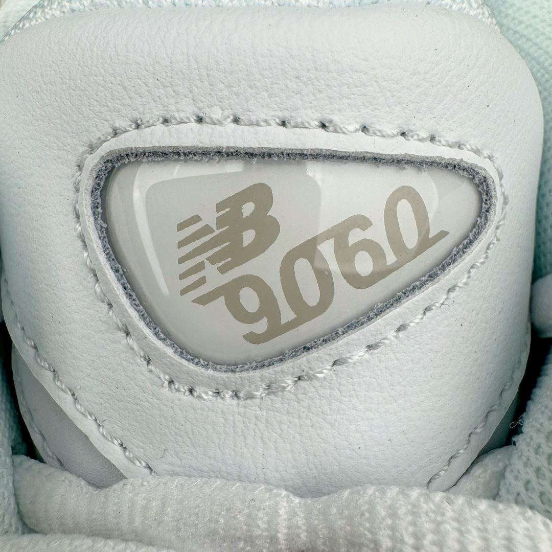 图片[12]-💰210 ＃AY纯原 New Balance NB9060系列 新百伦绒面革网布经典百搭防滑耐磨透气低帮生活休闲鞋 全白 U9060NRJ 全套原楦原纸板原厂数据开发 进口三明治网面 原装进口翻毛皮料正确绒感卡色 正确中底拉帮中底网布细节 原厂标裁 带紫光防伪 定制后跟透明水晶模块 冲裁组合 大底贴合程度胶水上色把控完美 整洁度挑战全网艺术家 多道序QC把关品质完善 匠心打造 耗时两个月开发完成 工艺极其复杂难度可想而知 新开独立私模大底 全网唯一正确六层组合大底 高端零售专供产物 Size：36 37 37.5 38 38.5 39 40 40.5 41 42 42.5 43 44 45.5 46.5 编码：by2936080-运动鞋