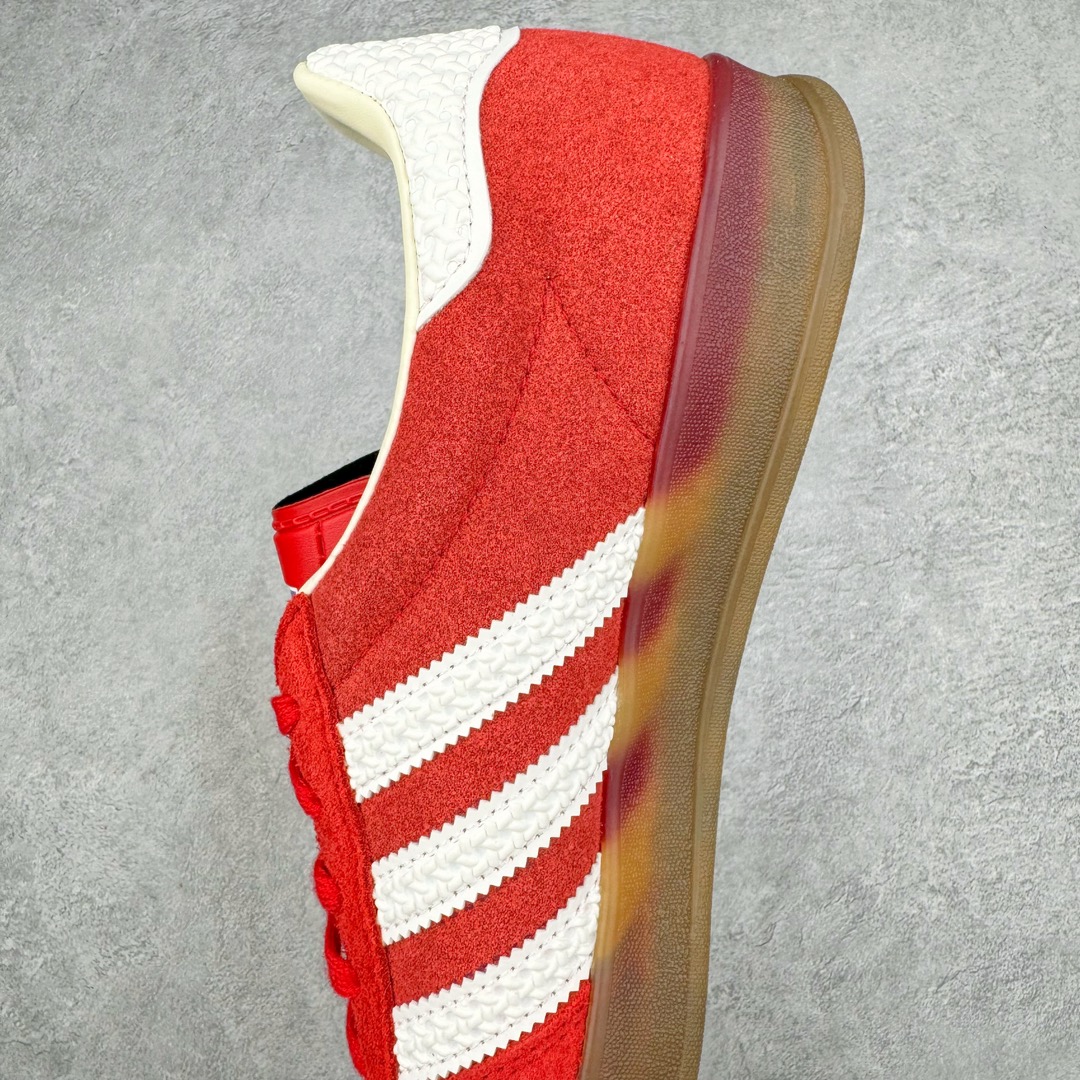 图片[7]-＃VT纯原 AD Original Gazelle Indoor Trainers 瞪羚室内鞋系列低帮复古百搭休闲运动德训风板鞋 IF1808 高端零售特供批次 原厂定制长毛翻毛皮组合环保纤维革鞋面材质 内置环保海玻璃鞋垫 外置RB橡胶大底 产品品控稳定性领先行业 原厂全套原楦原纸板冲刀磨具开发 原厂皮料加持 原厂港宝加持定型后跟R度完美 将复古进行到底 简约流畅 三十年不变经典 这款Gazelle运动鞋 无论面料、配色、质感或设计 都只在重现其1991年原款的经典 皮革鞋面 撞色三条纹和鞋跟标的设计 力求呈现90年代的经典复古风潮 Samba火热的同时 也带动了其它的复古鞋型 Gazelle便是其中一只 Gazelle Indoor拥有包边更宽的T字型鞋头 更好的保护运动员的前掌 浓浓的复古氛围感 非常适合现在流行的Cleanfit风格 尺码：35.5 36 36.5 37.5 38 38.5 39 40 40.5 41 42 42.5 43 44 44.5 45 46-选品中心