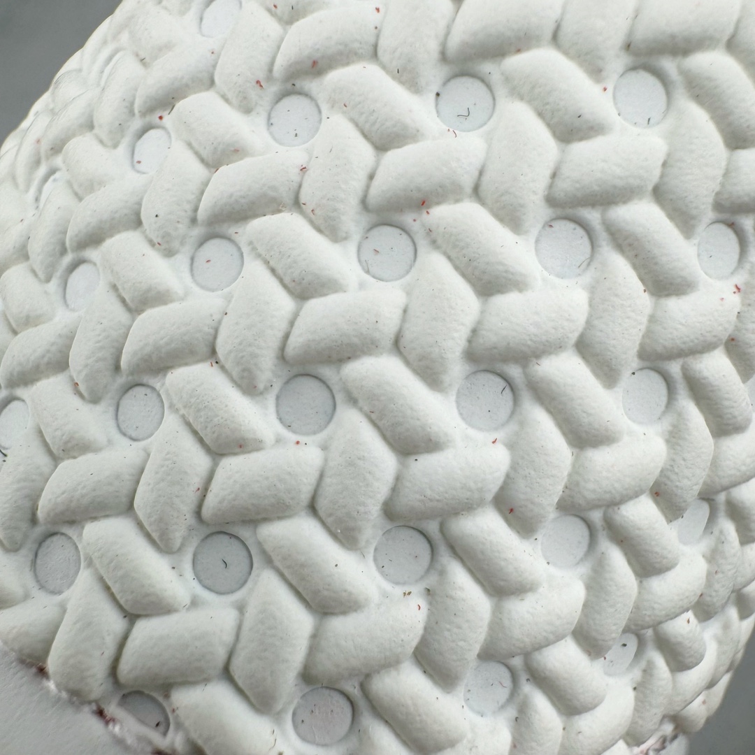 图片[11]-＃VT纯原 AD Original Gazelle Indoor Trainers 瞪羚室内鞋系列低帮复古百搭休闲运动德训风板鞋 IF1808 高端零售特供批次 原厂定制长毛翻毛皮组合环保纤维革鞋面材质 内置环保海玻璃鞋垫 外置RB橡胶大底 产品品控稳定性领先行业 原厂全套原楦原纸板冲刀磨具开发 原厂皮料加持 原厂港宝加持定型后跟R度完美 将复古进行到底 简约流畅 三十年不变经典 这款Gazelle运动鞋 无论面料、配色、质感或设计 都只在重现其1991年原款的经典 皮革鞋面 撞色三条纹和鞋跟标的设计 力求呈现90年代的经典复古风潮 Samba火热的同时 也带动了其它的复古鞋型 Gazelle便是其中一只 Gazelle Indoor拥有包边更宽的T字型鞋头 更好的保护运动员的前掌 浓浓的复古氛围感 非常适合现在流行的Cleanfit风格 尺码：35.5 36 36.5 37.5 38 38.5 39 40 40.5 41 42 42.5 43 44 44.5 45 46-选品中心