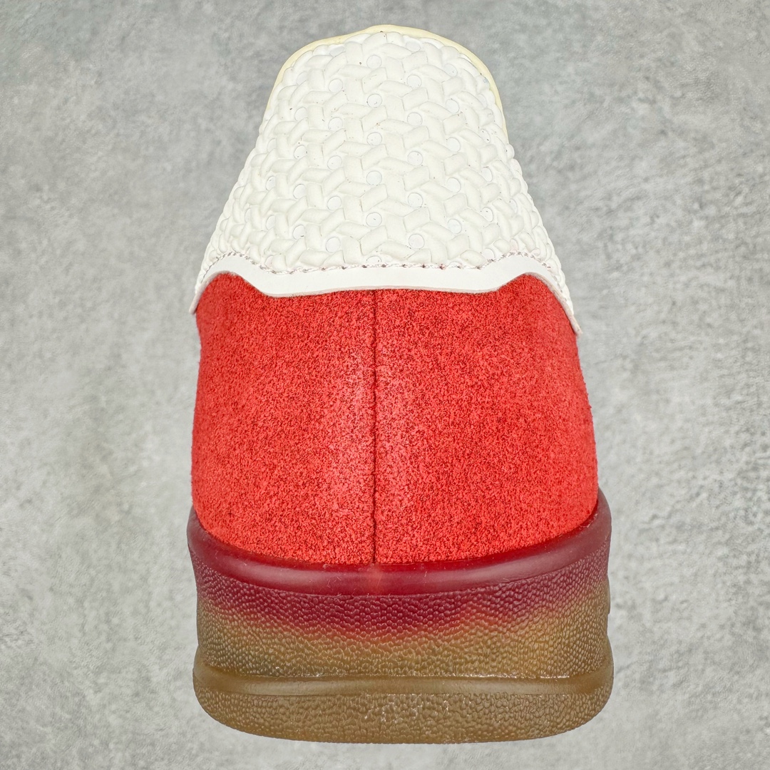 图片[8]-＃VT纯原 AD Original Gazelle Indoor Trainers 瞪羚室内鞋系列低帮复古百搭休闲运动德训风板鞋 IF1808 高端零售特供批次 原厂定制长毛翻毛皮组合环保纤维革鞋面材质 内置环保海玻璃鞋垫 外置RB橡胶大底 产品品控稳定性领先行业 原厂全套原楦原纸板冲刀磨具开发 原厂皮料加持 原厂港宝加持定型后跟R度完美 将复古进行到底 简约流畅 三十年不变经典 这款Gazelle运动鞋 无论面料、配色、质感或设计 都只在重现其1991年原款的经典 皮革鞋面 撞色三条纹和鞋跟标的设计 力求呈现90年代的经典复古风潮 Samba火热的同时 也带动了其它的复古鞋型 Gazelle便是其中一只 Gazelle Indoor拥有包边更宽的T字型鞋头 更好的保护运动员的前掌 浓浓的复古氛围感 非常适合现在流行的Cleanfit风格 尺码：35.5 36 36.5 37.5 38 38.5 39 40 40.5 41 42 42.5 43 44 44.5 45 46-选品中心