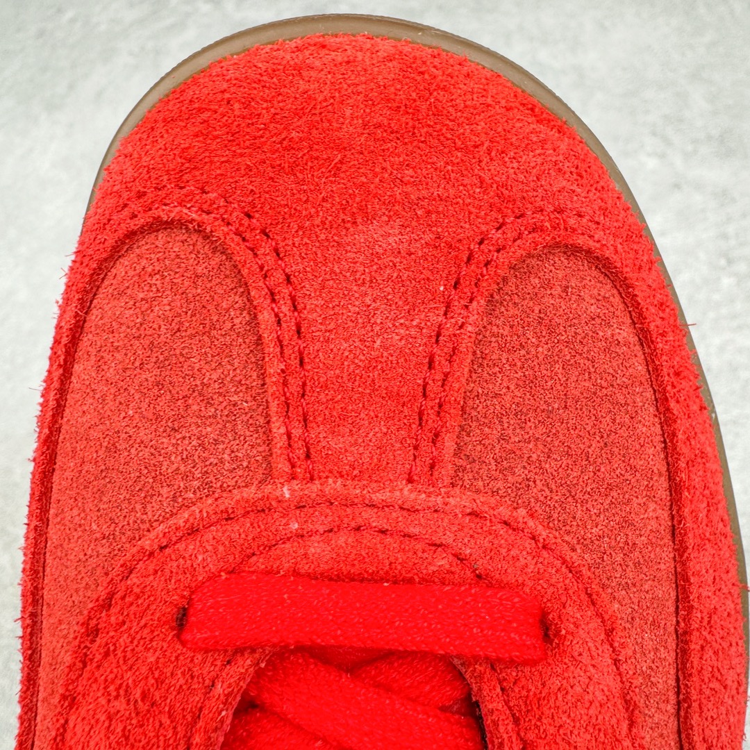 图片[17]-＃VT纯原 AD Original Gazelle Indoor Trainers 瞪羚室内鞋系列低帮复古百搭休闲运动德训风板鞋 IF1808 高端零售特供批次 原厂定制长毛翻毛皮组合环保纤维革鞋面材质 内置环保海玻璃鞋垫 外置RB橡胶大底 产品品控稳定性领先行业 原厂全套原楦原纸板冲刀磨具开发 原厂皮料加持 原厂港宝加持定型后跟R度完美 将复古进行到底 简约流畅 三十年不变经典 这款Gazelle运动鞋 无论面料、配色、质感或设计 都只在重现其1991年原款的经典 皮革鞋面 撞色三条纹和鞋跟标的设计 力求呈现90年代的经典复古风潮 Samba火热的同时 也带动了其它的复古鞋型 Gazelle便是其中一只 Gazelle Indoor拥有包边更宽的T字型鞋头 更好的保护运动员的前掌 浓浓的复古氛围感 非常适合现在流行的Cleanfit风格 尺码：35.5 36 36.5 37.5 38 38.5 39 40 40.5 41 42 42.5 43 44 44.5 45 46-选品中心